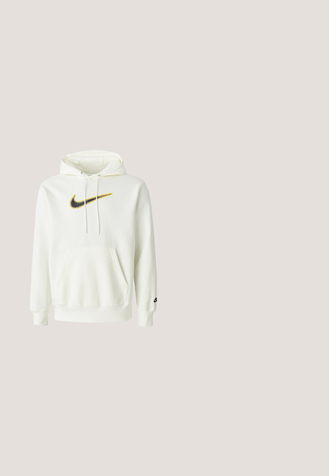 Hvid bomulds-hættebluse med en frontlomme, der har et sort og gult Nike-logo. Den har en hætte med snoretræk og ribbede ærmer og kant.; Lyseblå bomulds t-shirt med korte ærmer, rund hals og et hvidt Nike-logo trykt på venstre bryst. Glat tekstur, simpelt design.; Lyse lavendel joggers lavet af blød stof med elastisk talje og samlede ankler. Har subtil branding på siden.; Sorte og hvide Nike Air Force 1 sneakers med læderoverdel, perforeret tå og tekstureret såldetalje, båret med rullede beige bukser og hvide sokker.; Grå rektangulær pung med lynlåse, sort-hvidt tovshåndtag på den ene side og teksten "ONLY & SONS" foran i centrum.; Sølv kædearmbånd med sammenkoblede led med struktureret overflade og en rektangulær lås. Enkel og moderne design.