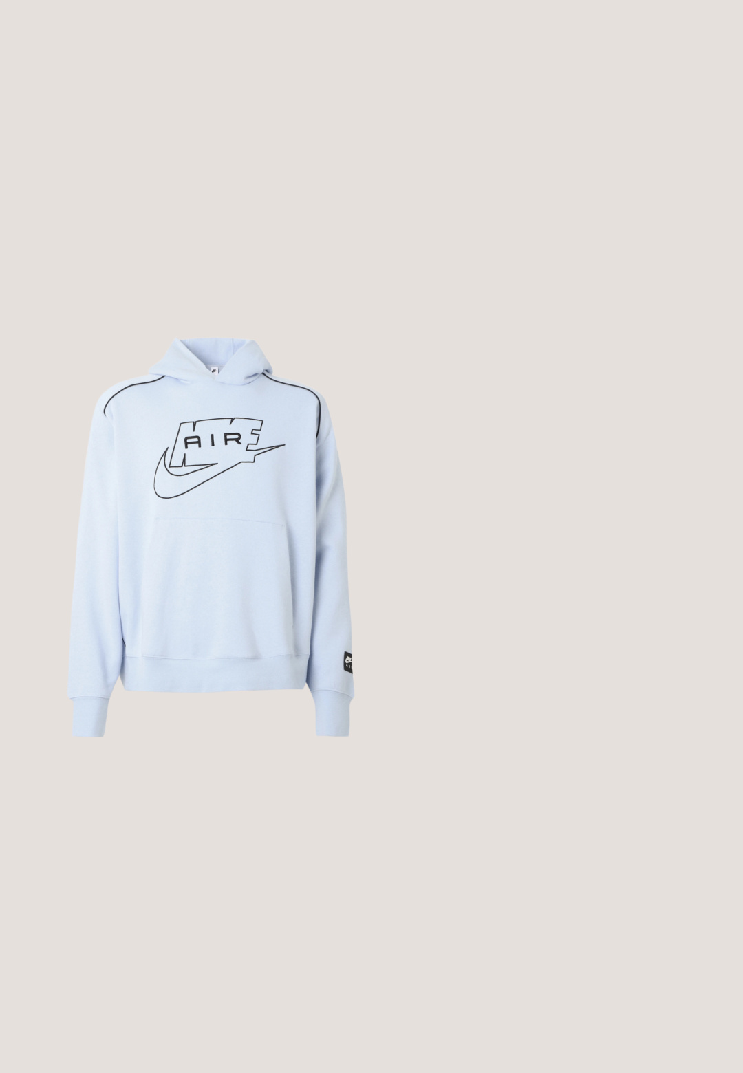 Lyseblå sweatshirt med hætte, med en sort "AIR"-logo og Nike-swoosh. Inkluderer en frontlomme og sort kontrastsyning.; Mintgrøn oversized T-shirt med en falmet tekstur. Har et iøjnefaldende lilla "SWOOSH" grafik med teksten "just do it" og Nike-logo.; Lyseblå, lige skårne joggingbukser med elastisk taljebånd, subtilt sidelogo og uden synlige lommer eller yderligere detaljer.; Nike Air Jordan sneakers har en hvid læderbase med blå syntetiske detaljer, en perforeret tåboks og blå snørebånd.; Lyseblå Calvin Klein bæltetaske med hvidt logo, sort justerbar strop og lynlåslukning på ensfarvet baggrund.; Hvid perlehalskæde med sølvfarvede rhinsten-afstandsstykker og en sølvfarvet kædelås, vist mod en ensartet lys baggrund.