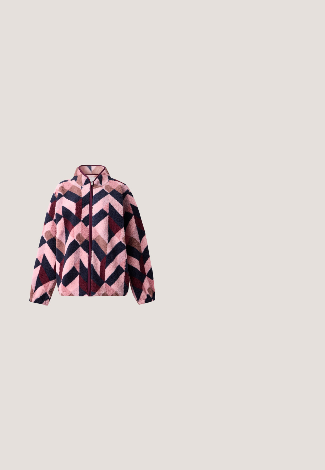 Veste polaire avec fermeture éclair intégrale, col montant et motif géométrique dans des tons rose, marine, bordeaux et beige.; T-shirt noir à manches courtes fabriqué en tissu doux, avec un col rond et un petit logo rouge Levi's sur le côté gauche.; Jeans en denim noir à coupe slim, avec un design classique à cinq poches, fermeture par bouton en métal et accents de couture subtils.; Baskets noires et roses avec motif ondulé et logo, suspendues au-dessus d'une surface extérieure en bois et galets, avec un arrière-plan flou de verdure et de mur.; Petit sac à épaule couleur bordeaux en forme de croissant, avec une lanière fine, une fermeture éclair et une perle ronde décorative sur un côté.; Collier en chaîne d'argent avec un pendentif en forme de cœur poli moitié or, moitié argent, et un fermoir réglable avec une petite médaille ronde.