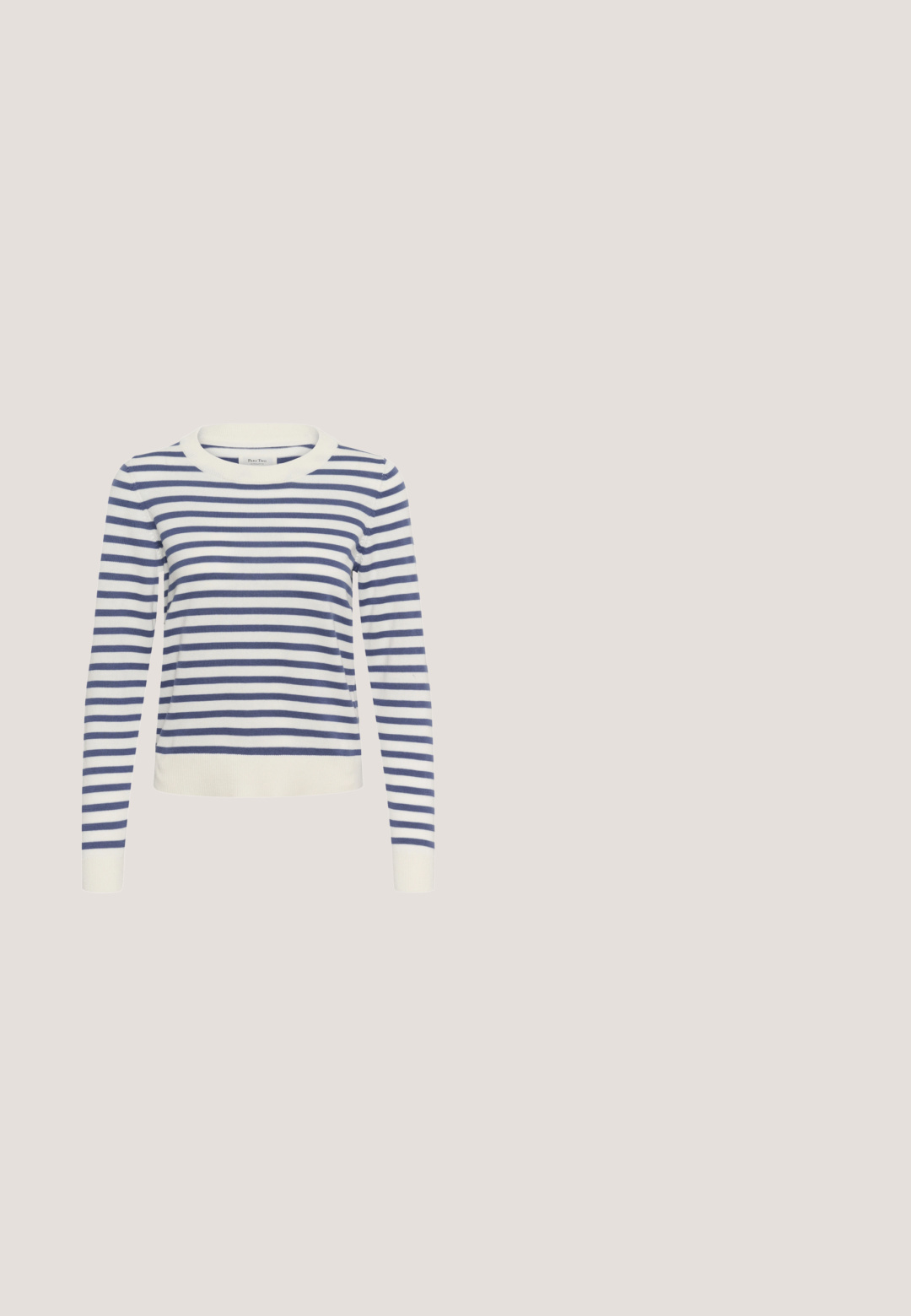 Suéter de punto blanco de manga larga con rayas horizontales azules y escote redondo.; My Essential Wardrobe MWFILUCA - Blusa - dark blue un wash; Pantalones de mezclilla de pierna ancha y talle alto en azul oscuro, con trabillas para cinturón, pliegues al frente y cierre de cremallera oculto.; Timberland STONE STREET - Náuticos - medium beige; Bolso de mano de cuero marrón brillante con forma redondeada, doble asa, cierre de cremallera y un cinturón decorativo con ojales dorados en el frente.; Anillo de metal plateado con cinco púas redondeadas espaciadas uniformemente alrededor de la banda sobre fondo blanco.