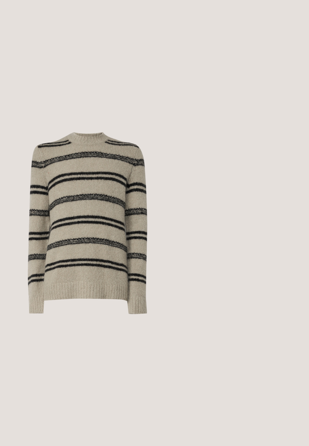 Pull beige avec des rayures noires, texture tricotée, design à col rond et manches longues. Présente des variations d'épaisseur des rayures pour plus de détail.; Chemise blanche à manches longues avec un col boutonné, en tissu lisse, ornée d'un logo subtil sur la poitrine et dotée d'une fermeture à boutons.; Jeans en denim bleu clair avec une coupe droite, comportant cinq poches et une fermeture à bouton. Coutures visibles et détail d'ourlet effiloché.; Mocassin en cuir noir avec mors en métal doré et logo "HUGO", présenté sur un tapis beige et un meuble translucide marron.; Sac en cuir noir avec surface texturée, deux poignées et une bandoulière amovible. Il présente des fermetures éclair en argent et des éléments de design minimalistes.; Ceinture en cuir noir enroulée avec une boucle métallique rectangulaire argentée gravée "BOSS" sur un fond gris clair.