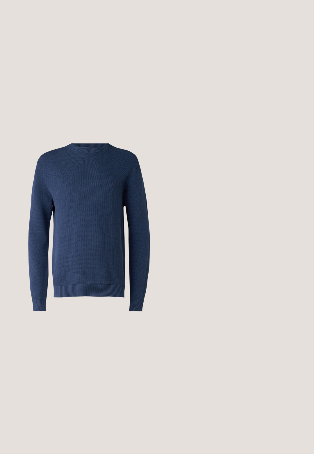 Dunkelblauer gestrickter Pullover mit Rundhalsausschnitt, langen Ärmeln, gerippten Bündchen und Saum. Der Stoff weist ein strukturiertes Muster auf.; Dunkelblaue Langarmhemd, Knopfverschluss, aus Baumwollstoff, mit Kragen, frontaler Knopfverschluss, glatte Textur, ohne auffällige Muster oder Akzente.; Marineblaue maßgeschneiderte Hose mit geradem Schnitt, ausgestattet mit einem Knopfverschluss und Gürtelschlaufen. Hergestellt aus glattem, leichtem Stoff.; Dunkelblaue Lederschuhe mit einem polierten Finish, Schnürdesign, leicht geschwungenem Zehenbereich und einer glatten Textur.; Marineblauer Krawatte aus strukturiertem Stoff, schlankes Design und spitze Enden. Einfarbig, keine sichtbaren Muster oder Logos. Misst ca. 145 cm in Länge.; Schwarzer Leder Gürtel mit glatter Textur, silberner rechteckiger Schnalle und einer Schlaufe für das Ende. Verfügt über eine saubere Naht entlang der Kanten.