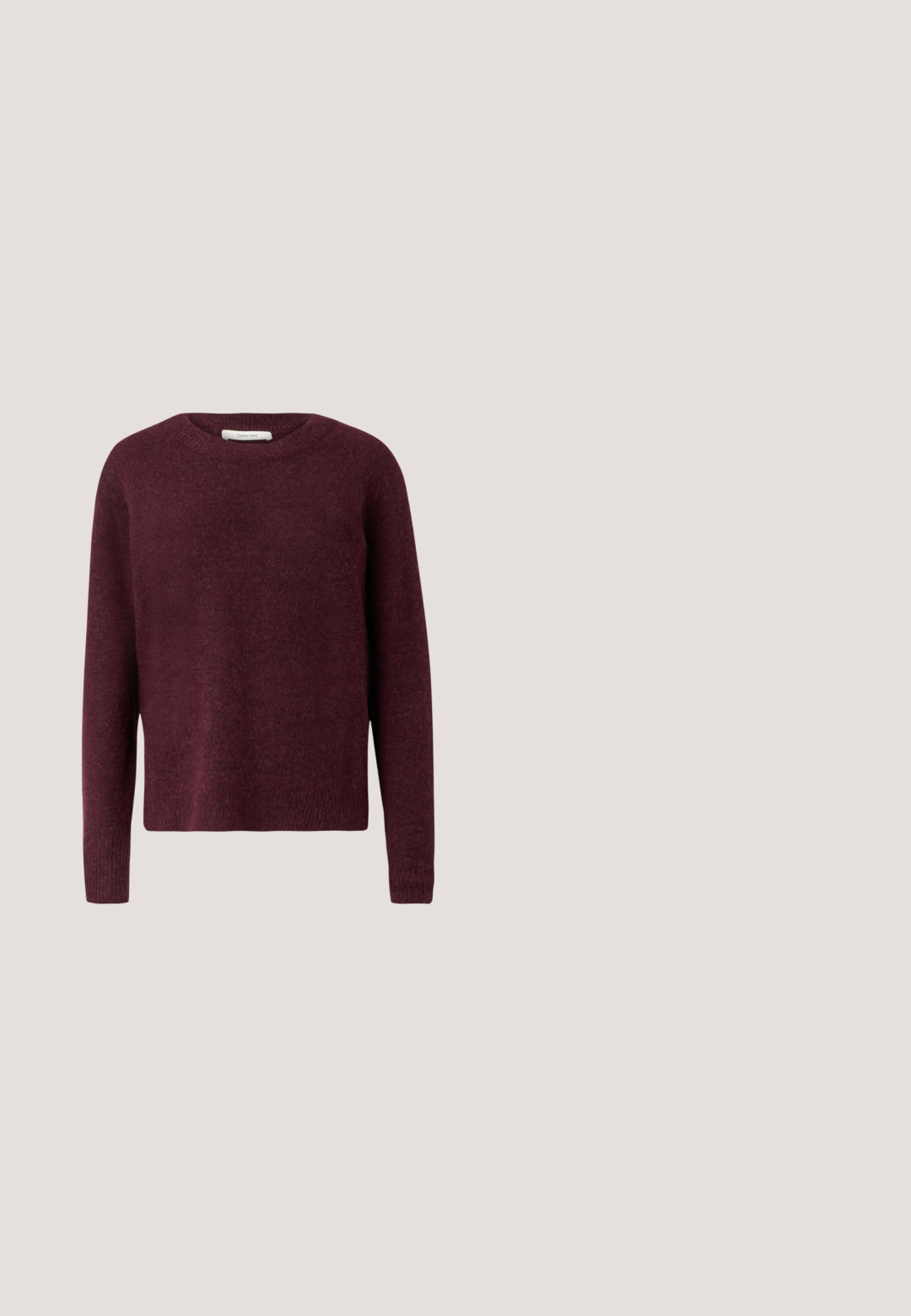 Selected SLFLULU O NECK - Pullover - fig; T-shirt pour femmes noir à manches courtes avec col rond et coupe ajustée, présenté sur un fond clair uni.; Pantalons larges en cuir noir avec une texture lisse, dotés d'une ceinture, de plis à l'avant et de détails de couture subtils.; Bottine en cuir noir avec un bout pointu, un talon effilé et une texture lisse ; elle dispose d'une fermeture éclair sur le côté.; Sac à épaule en cuir noir en forme de croissant avec une bandoulière unique et un nom de marque discrètement embossé sur un fond clair uni.; Boucles d'oreilles en argent avec une forme organique et abstraite. Surface lisse et brillante avec un design effilé. Présente des courbes subtiles et un détail central en ligne.