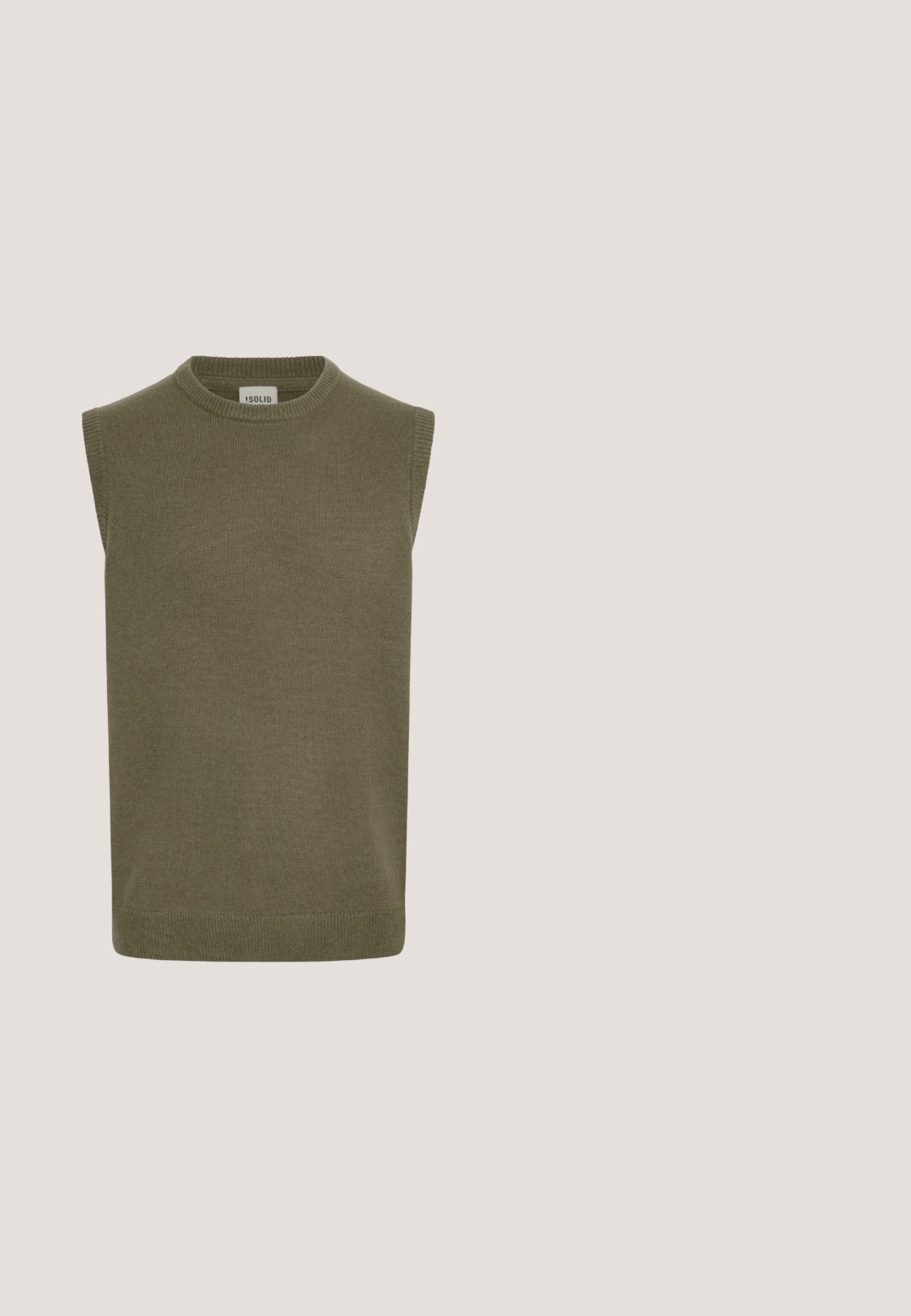 Ærmeløs grøn strikket top med rund halsudskæring, ribbet tekstur og lige kant. Minimalistisk design, velegnet til lag-på-lag eller varmt vejr.; Brun knap-oppet skjorte med strikket svulmønster, letvægtigt stof, lange ærmer og hvide knapper foran til lukning.; Beige skræddersyede bukser med en afslappet pasform, plisseret front og knaplukning. Fremstillet af tekstureret stof med lige ben.; Herre taupe ruskind slip-on loafer med syninger og tekstureret gummisål, vist i sideprofil på hvid baggrund.; Skildpadde firkantede solbriller med brune linser og tynde gyldne metalrammedetaljer, vist på en hvid overflade.; Sort læder rektangulær toilettaske med lynlås og lille sideløkke, vist mod hvid baggrund.