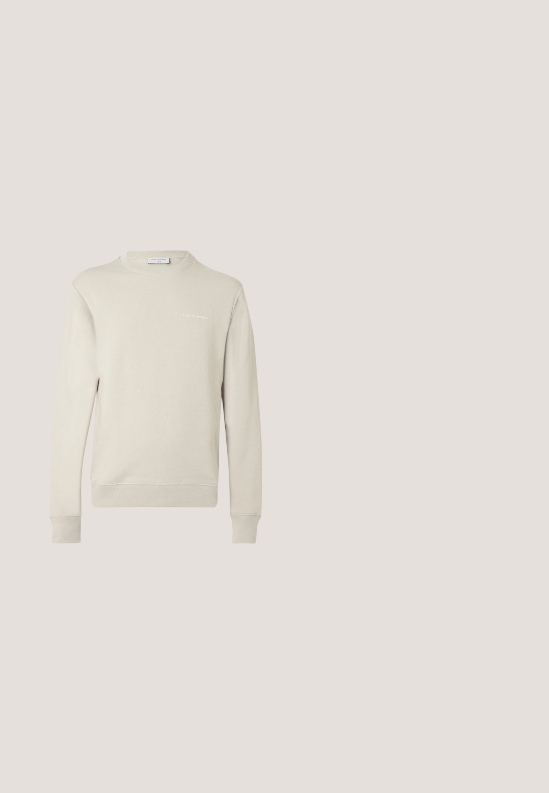 Lichtbeige sweatshirt gemaakt van een zachte katoenmix. Heeft een ronde hals, lange mouwen en een klein logo op de borst. Gestructureerde stof.; Korte mouw shirt in marineblauw en wit geruit patroon, gemaakt van zachte stof, met een knoopsluiting aan de voorkant en twee borstzakken.; Witte recht gesneden jeans van denim, voorzien van een gulp met knopen, riemlussen en vijf zakken. De stof heeft een gladde textuur.; The Antipode Instappers - cream; Rechthoekige zonnebril met schildpadpatroon en donkere glazen, met "GUCCI"-logo op de pootjes, schuin geplaatst op een witte achtergrond.; Zwart leren riem met een glanzende zilveren rechthoekige gesp, voorzien van een glad oppervlak en meerdere verstelgaatjes langs de lengte.