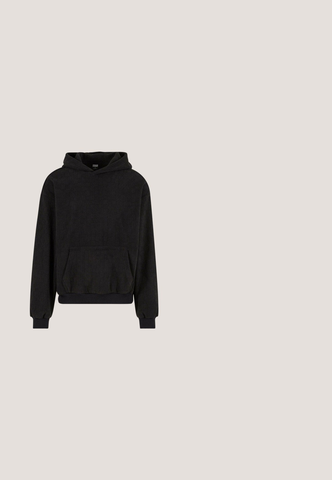 Sweatshirt à capuche noir en tissu texturé, avec des poignets côtelés et une poche avant. Dispose d'une coupe décontractée et d'un design à motifs blocs.; T-shirt noir à manches courtes avec des stries diagonales blanches et un texte blanc audacieux "RÉVOLUTIONS©" centré sur la poitrine.; Pantalons cargo en nylon beige clair avec cordons de serrage réglables à la taille et poches zippées, conçus avec des détails en tissu froncé et superposé.; Botte d'hiver noire imperméable avec une tige en nylon matelassé, semelle en caoutchouc et cordon de serrage ajustable en haut pour un maintien sécurisé.; Lunettes de soleil noires surdimensionnées avec des verres dégradés, dotées d'une large monture angulaire, d'une finition brillante et d'un accent doré sur le côté.; Sac de voyage en cuir noir avec une bande rouge centrale, des accents argentés, deux poignées et une bandoulière amovible. Compartiments zippés inclus.