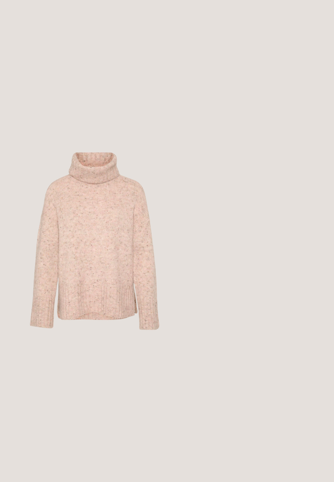 Lys rosa strikket turtleneck sweater med ribbet kant og manchetter, der har en tekstureret finish med subtile prikker spredt ud over.; Mørkeblå denim flared jeans med et klassisk fem-lomme design, metal knaplukning og syninger på lommerne.; Sorte lædersko med T-rem-design, lukket tå og sølvfarvede spændeaccenter. Glat tekstur med rundet tå og flad sål.; Gennemsigtige lyserøde solbriller med rektangulære linser og tykke rammer. Slanke arme med diskret brandingdetalje på stængerne.; Sort læderhåndtaske med flettet mønster, to korte håndtag og aftagelig lang rem, placeret mod en ensfarvet lys baggrund.; Par mellemstore skinnende sølv hoops øreringe med tynde metal spænder på en lys neutral baggrund.