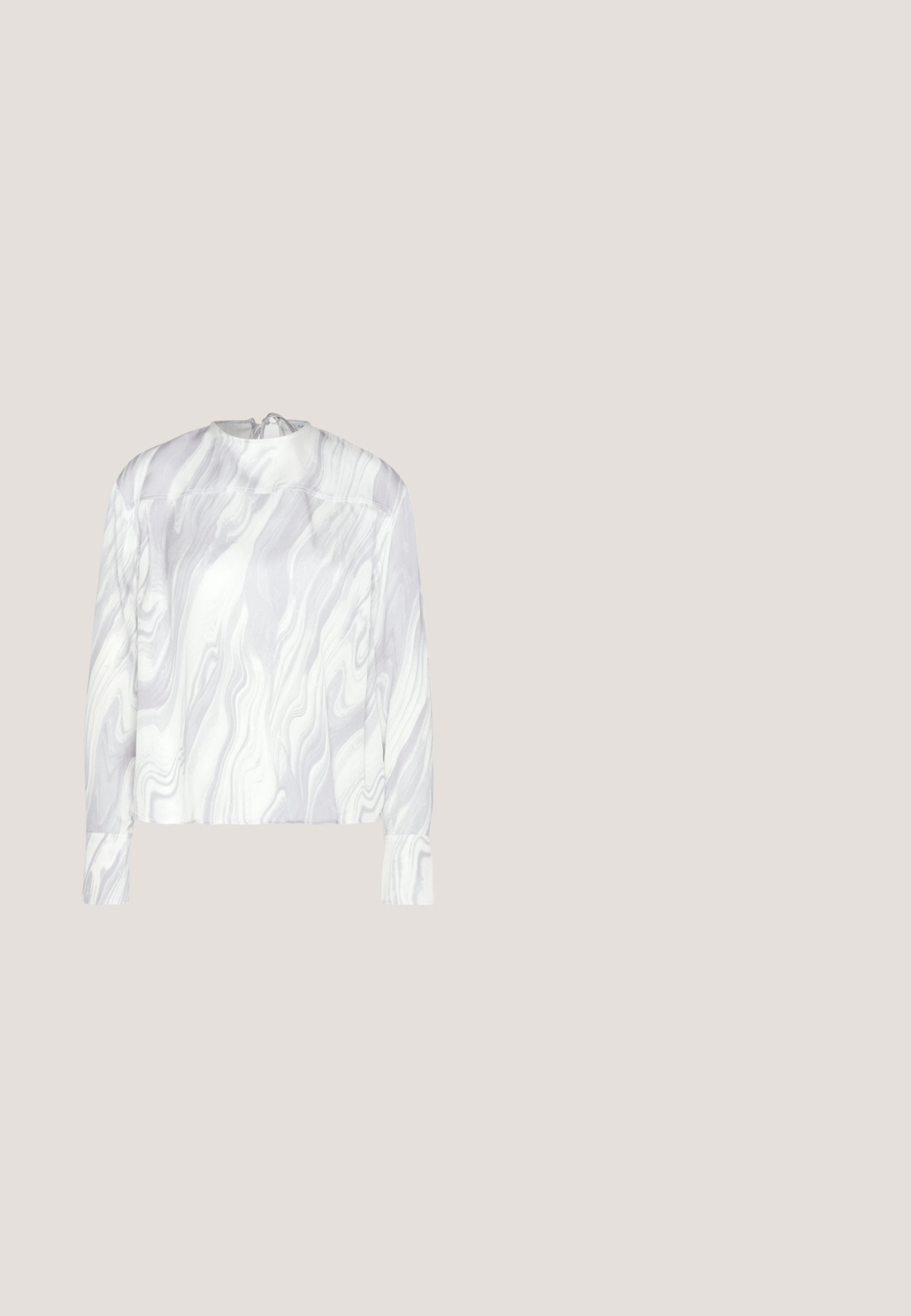 Calvin Klein Pluus - lilac dusk; Mustmust mustreõi mustri fermipind, mugav siluett, kaks külgmist taskut ja nähtamatu riidest vöökoht.; Hõbedased nahast cowboy saapad terava varbaga, tikanditega varreosas ja mõõdukas must kand. Sile ja läikiv pind.; Mustad mustrayad, millel on sujuv, nurkne disain, tumedad läätsed ja kontrasteeriv hõbedane logo külgedel. Siledast plastikust tekstuur.; Hall hallitõmbluknahast õlakott kõvera disainiga, musta äärega ja hõbedase logoplokiga ees. Reguleeritav rihm mitmekülgseks kantamiseks.; Hõbedased rõngaskõrvarõngad, millel on lainejoonega ebaühtlane tekstuur. Omavad õhukest, ümmargust kuju ja peegeldavat pinda.