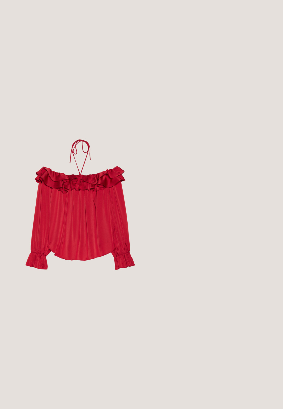 Blouse rouge à épaules dénudées avec un col à volants, des bretelles à nouer, une texture plissée et des manches à pattes d'éléphant. Tissu satin léger.; Pantalons en simili cuir rouge au design épuré, forme droite, cinq poches et texture lisse et brillante.; Escarpin slingback bordeaux brillant à bout pointu avec deux fines brides et petites boucles dorées à l'avant et à la cheville.; Des lunettes de soleil style œil de chat en plastique rouge profond avec des verres gris dégradés. Comportent un accent doré sur la branche avec un détail de logo.; Pochette en cuir rouge avec un fermoir doré, des détails froncés, et une fine sangle attachée, sur un fond clair.; Boucles d'oreilles en forme de goutte rouge, fabriquées en résine brillante, présentant une texture marbrée avec des motifs rouges foncés et noirs. Surface lisse, design symétrique.