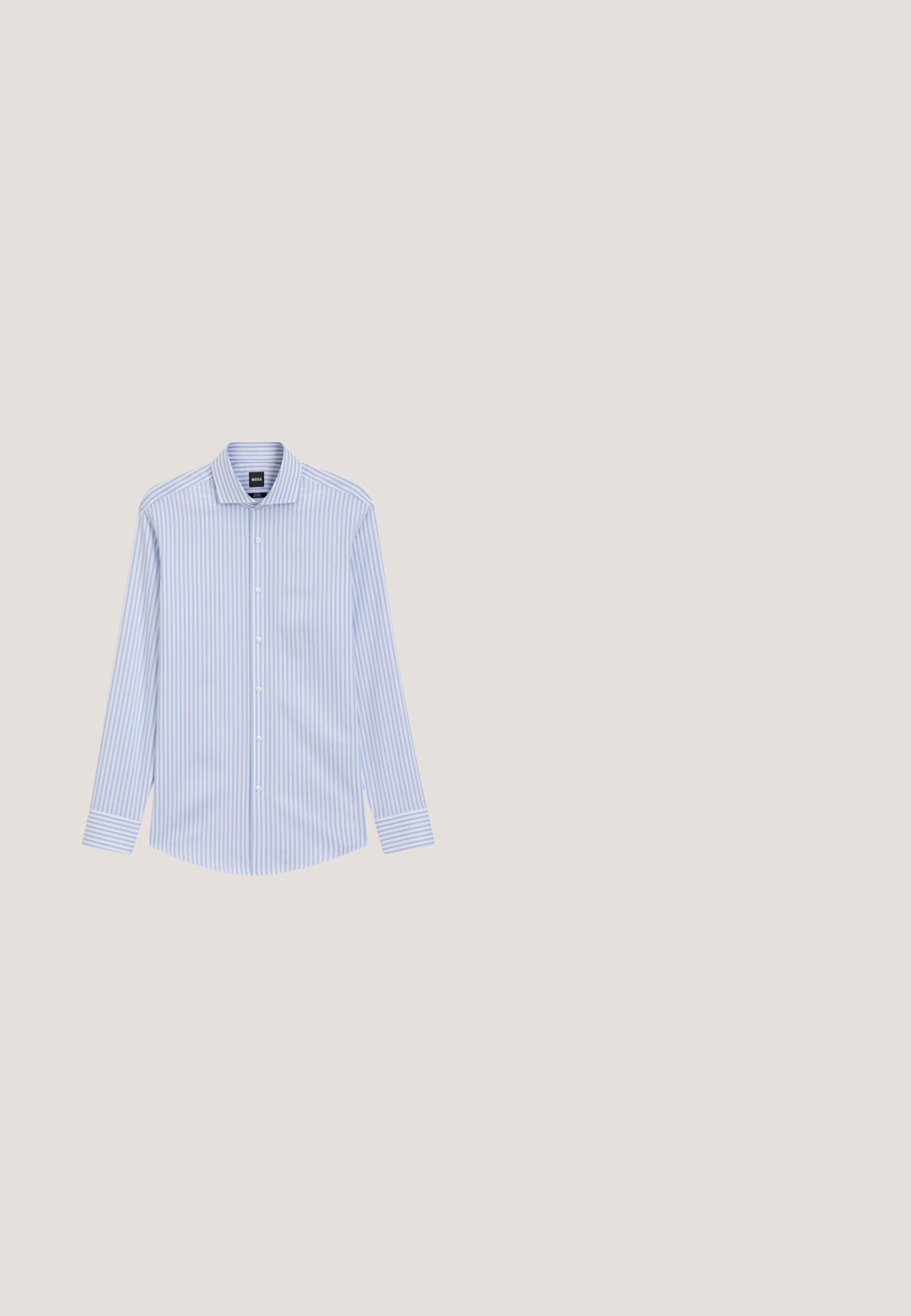 Chemise à manches longues avec boutons, rayures verticales bleues et blanches et col classique sur un fond uni.; Pantalon habillé pour homme bleu clair, ajusté, avec passants pour ceinture et une fermeture éclair à l'avant, présenté sur un fond blanc.; Chaussure habillée montante en daim noir pour homme avec petit talon empilé et bout arrondi lisse, vue de profil sur un fond uni.; Cravate bleu marine avec des rayures diagonales bleu clair et blanches, posée à plat sur un fond gris clair.; Sac à ordinateur portable en cuir marine avec deux poignées supérieures, bandoulière amovible, finition texturée et accents métalliques discrets.; Ceinture en daim bleu marine roulée avec une boucle rectangulaire argentée sur un fond clair uni.