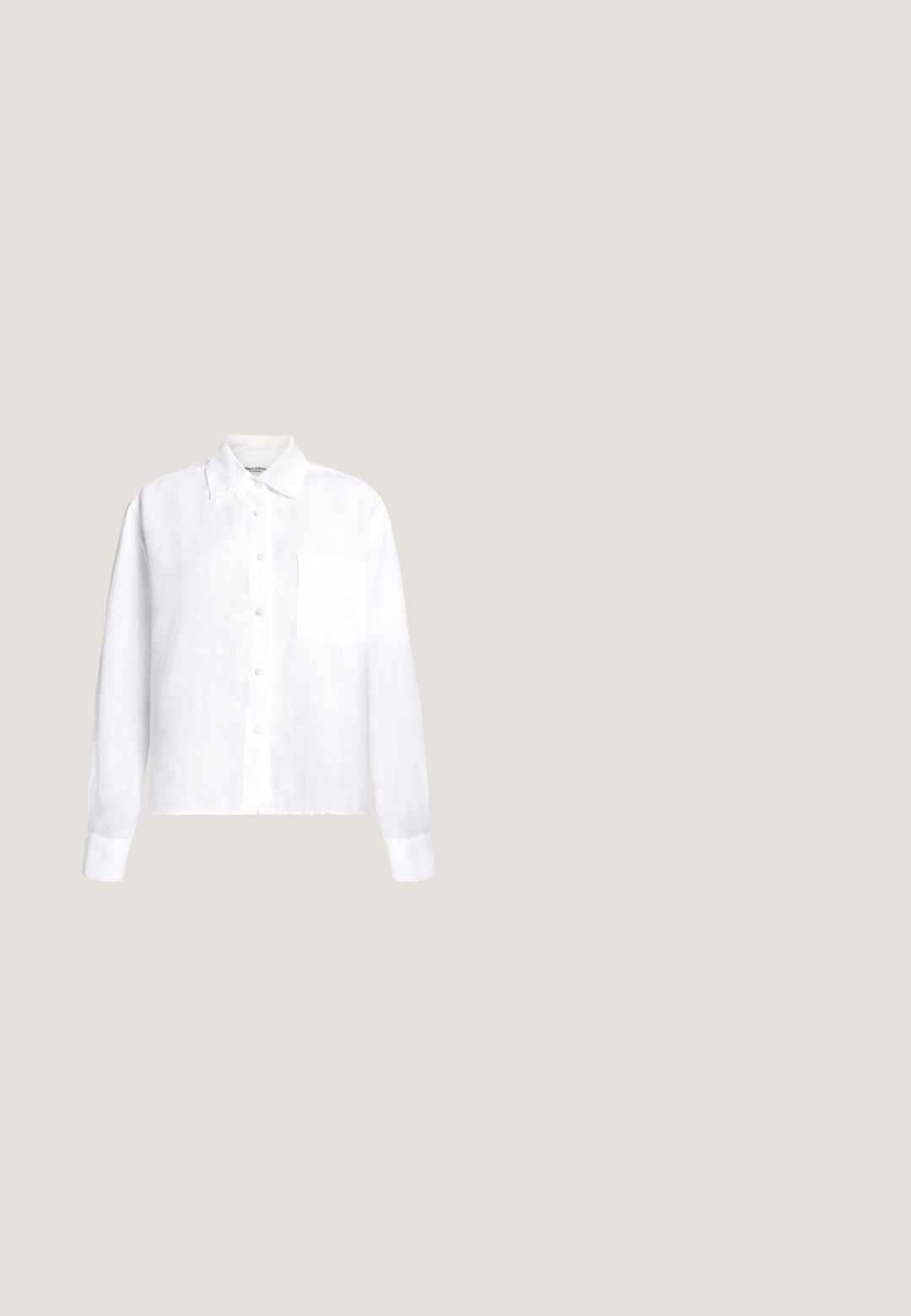 Witte lange mouwen overhemd met knopen, kraag en borstzakje, effen ontwerp op een lichte achtergrond.; Donkerblauwe denim joggerbroek met elastische tailleband en trekkoord, met twee voorzakken.; Beige slingback flats met een puntige neus, gemaakt van textuurstof, met een lage, flexibele zool en een open hielontwerp.; Bruine plastic bril met een slanke, langgerekte vorm. Transparante glazen met een lichte paarse tint. Subtiele branding op de poot.; Bruine gestructureerde leren hobo-tas met een gebogen vorm, gouden accenten en een decoratieve sjaal met een bloemenpatroon bevestigd aan het handvat.; Zilveren hoepel oorbellen met een gedraaid ontwerp, voorzien van een gepolijste afwerking en een gemelkt oppervlak. Beveiligde sluiting.