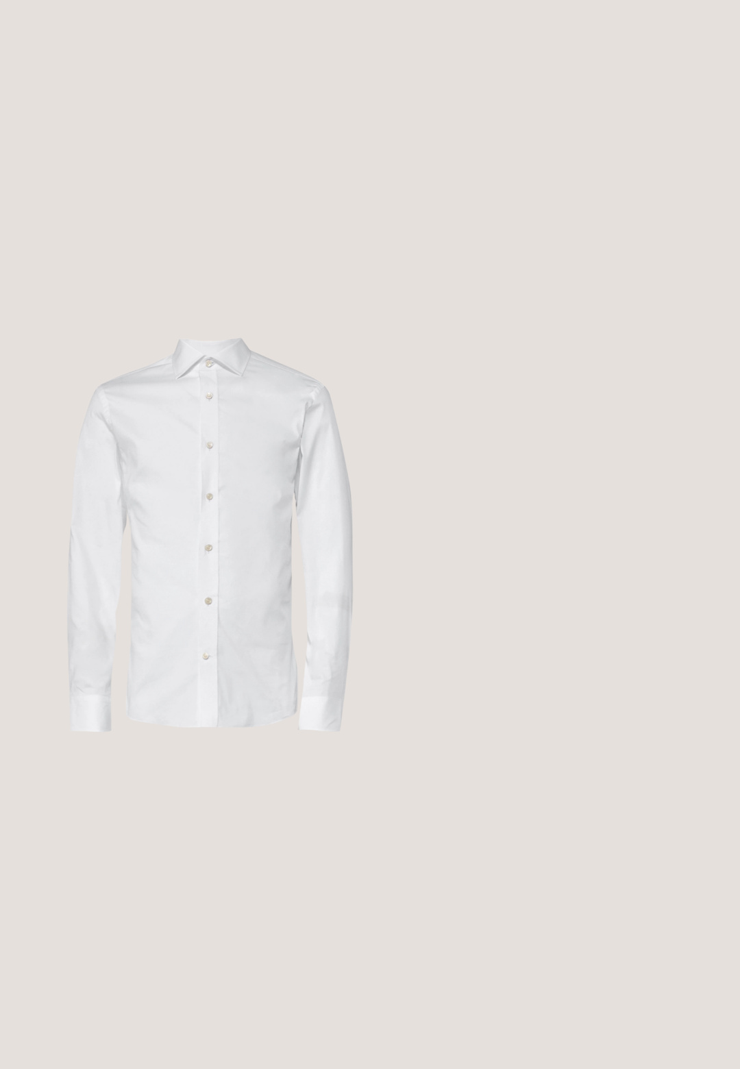 Wit overhemd met lange mouwen, beige knoppen, puntige kraag en knoopmanchetten, plat uitgestald op een lichte achtergrond.; Zwarte op maat gemaakte broeken met een platte voorkant, slim fit, riemlussen en een soepele textuur. Geschikt voor formele of zakelijke kleding.; Zwarte leren dresschoenen met een gepolijste afwerking, ronde neus, vetersluiting en een lage gestapelde hak, met een subtiele naaddetail.; Zwarte stropdas met kleine witte stippen, plat uitgestald op een lichtgrijze achtergrond.; Zwarte leren tas met een gestructureerd oppervlak, dubbele handgrepen en een afneembare schouderriem. Bevat zilveren ritsen en minimalistische ontwerpelementen.; Zwarte leren riem met een gladde textuur, zilveren metalen gesp en een enkele lus voor aanpassing. Kenmerkt zich door een strakke, klassieke uitstraling.