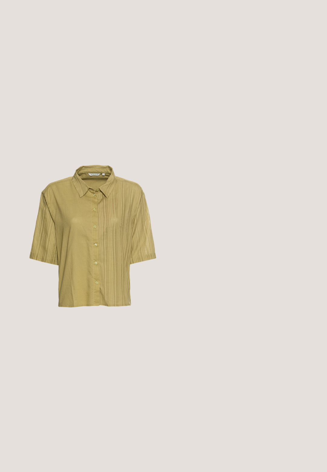 TOM TAILOR BLOUSE TONAL STRIPE MIX - Μπλούζα - moderate olive; Πράσινο παντελόνι με φαρδιά μπατζάκια, κλείσιμο με κουμπί και φερμουάρ μπροστά, λείο ύφασμα και διακριτικές πιέτες στο μπροστινό μέρος.; ASRA PAXTON - Σανδάλια με λουράκι αστραγάλου - sage; Στρογγυλά γυαλιά ηλίου με μεταλλικούς χρυσούς σκελετούς και σκούρους πράσινους φακούς. Τα χερούλια διαθέτουν σχέδιο από καβουρδιστή για πρόσθετη λεπτομέρεια.; Anna Field by Zalando Τσάντα χιαστί - green; Χρυσή αλυσίδα με λεπτή αλυσίδα και κρεμαστό V. Κομψός σχεδιασμός με λείο, γυαλισμένο φινίρισμα και ελάχιστες λεπτομέρειες.