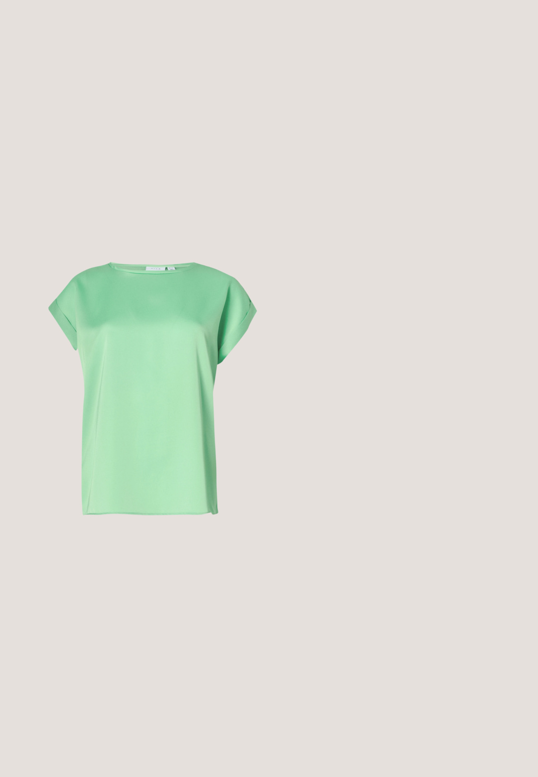 Blouse mint green à manches courtes avec un col rond et un tissu lisse et léger. Présente une coupe ample et de subtils fentes sur les côtés.; Envii LINE PANTS  - Pantalon classique - tendril; Even&Odd Bottes - purple; Lunettes de soleil rectangulaires sans monture teintées rose avec des branches fines en métal doré et des plaquettes nasales réglables sur un fond clair uni.; Sac à main gris texturé avec une poignée rembourrée, des accents en maille, une bandoulière ajustable et un fermoir à l'avant. Design compact avec une forme arrondie.; Paire de boucles d'oreilles créoles moyennes argentées brillantes avec de fines attaches métalliques sur un fond clair et neutre.
