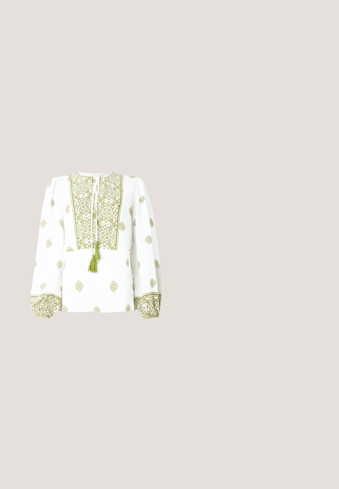Blusa blanca con bordado floral verde, escote con abertura en forma de llave y borlas, y mangas largas fruncidas con puños a juego.; Pantalones de pierna ancha marrones hechos de una tela texturizada con un acabado suave, que cuentan con un frente plano, pasadores para cinturón y bolsillos laterales.; Zapato mule de tacón alto marrón oscuro con tachuelas doradas en la correa, mostrado flotando sobre un suelo gris frente a paneles verdes desenfocados.; Mujer vistiendo un blazer negro y una falda, sosteniendo un gran bolso de hombro de ante marrón oscuro frente a un fondo blanco.; Brazalete tipo puño de oro abierto con segmentos redondeados y suaves en los bordes, acabado pulido y ligeramente texturizado.; Cinturón de cuero marrón oscuro con una amplia hebilla cuadrada dorada, enrollado plano sobre una superficie blanca.