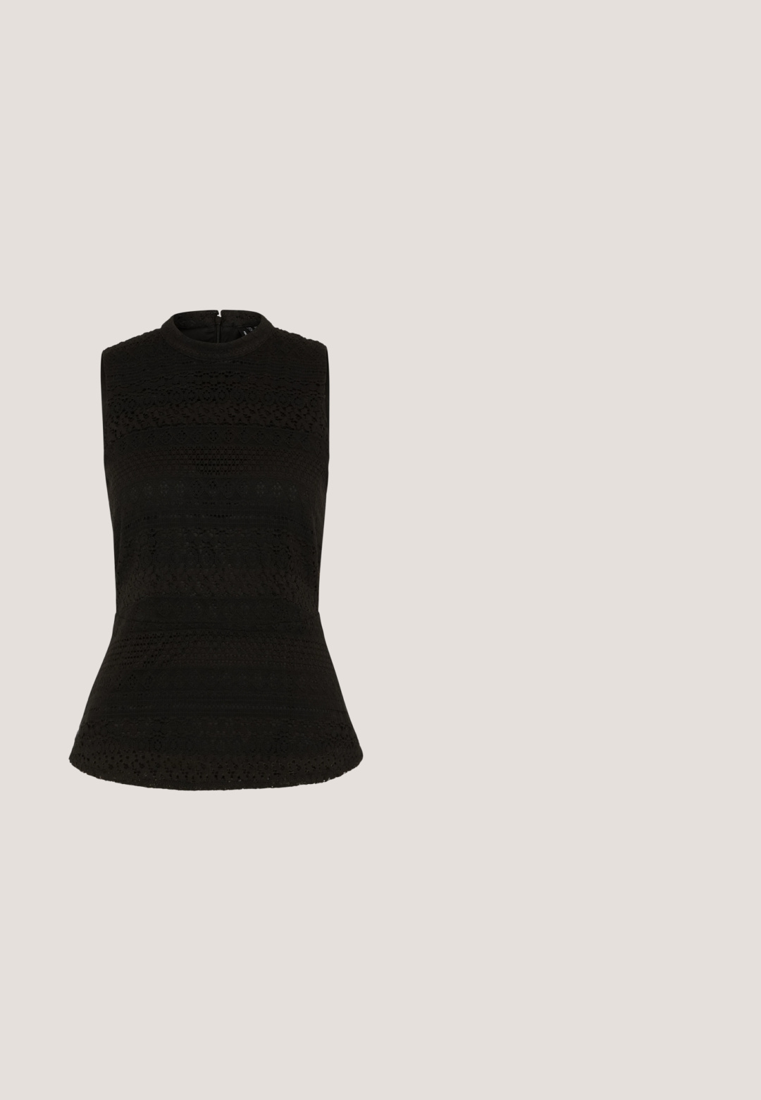 Vero Moda Tall VMHONEY HIGHNECK - Μπλούζα - black; Μαύρο παντελόνι σε φαρδιά γραμμή από ελαφρύ ύφασμα, με απαλό υφή, μπροστινό κούμπωμα και πλαϊνές τσέπες.; Even&Odd by Zalando Μπότες - black; Μαύρη μαλακή δερμάτινη τσάντα χειρός με πλεκτό πάνω μέρος και δύο χοντρές λαβές δεμένες κόμπους σε απλό ανοιχτό φόντο.; Ασημένες κρίκοι σκουλαρίκια που περιλαμβάνουν ένα charm σε σχήμα σταυρού και καρδιάς. Λείο, γυαλιστερό υφή με γυαλισμένη φινίρισμα. Κάθε charm κρέμεται από έναν ασφαλή βρόχο.; Μαύρη σουέντ ζώνη με φαρδιά σχεδίαση, που διαθέτει κόμπο και άκρα με χρυσές λεπτομέρειες. Λείο υλικό με ελαφριά γυαλάδα.