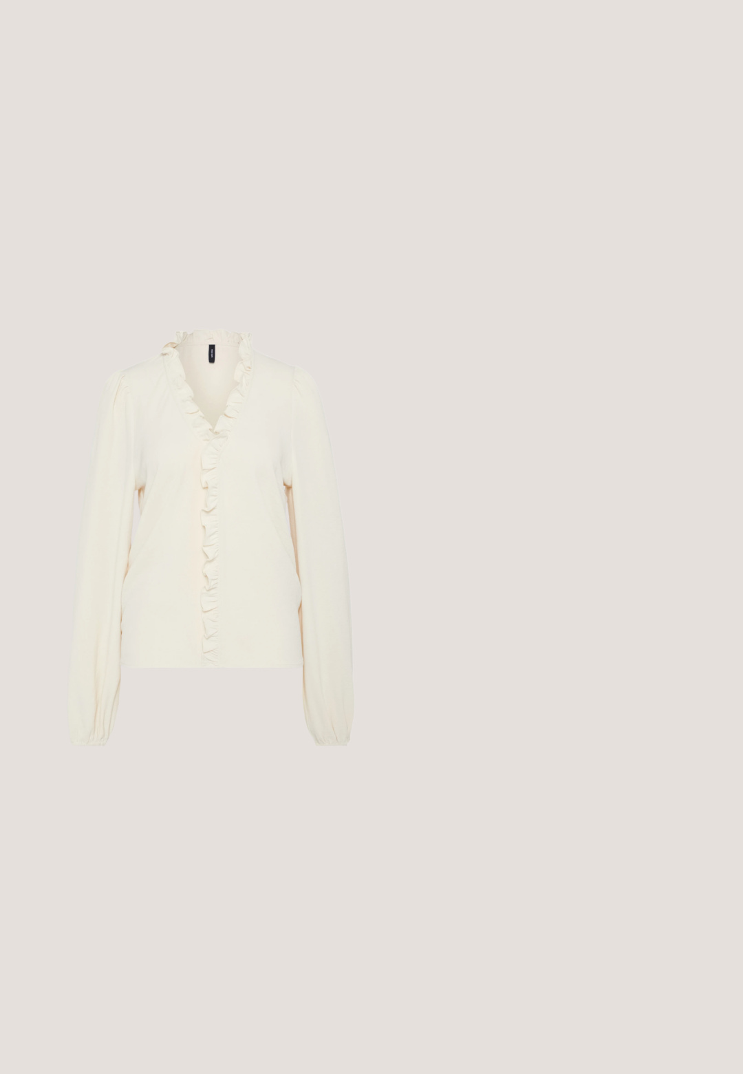 Lange mouwen, crèmekleurige blouse met een gerimpelde V-hals, gathered mouwen en een getailleerde pasvorm. Gladde textuur zonder patronen.; Zwarte stretch denim flared jeans met knoopsluiting, vier zakken en een gladde textuur, ontworpen voor een getailleerd silhouet.; Zwarte hoge hakken met een gestructureerde zool, voorzien van twee zilveren gespen, gele stiksels en een lus aan de achterkant voor gemakkelijk aan- en uittrekken.; Zwarte zonnebril met een rechthoekig frame, donkere lenzen, gladde plastic materiaal en een metalen accent op de poot.; Zwarte handtas met een ronde vorm, gemaakt van glad materiaal. Heeft een gevlochten handvat en een ritsluiting voor veilige opslag.; sweet deluxe EARRING - Oorbellen - silver-coloured