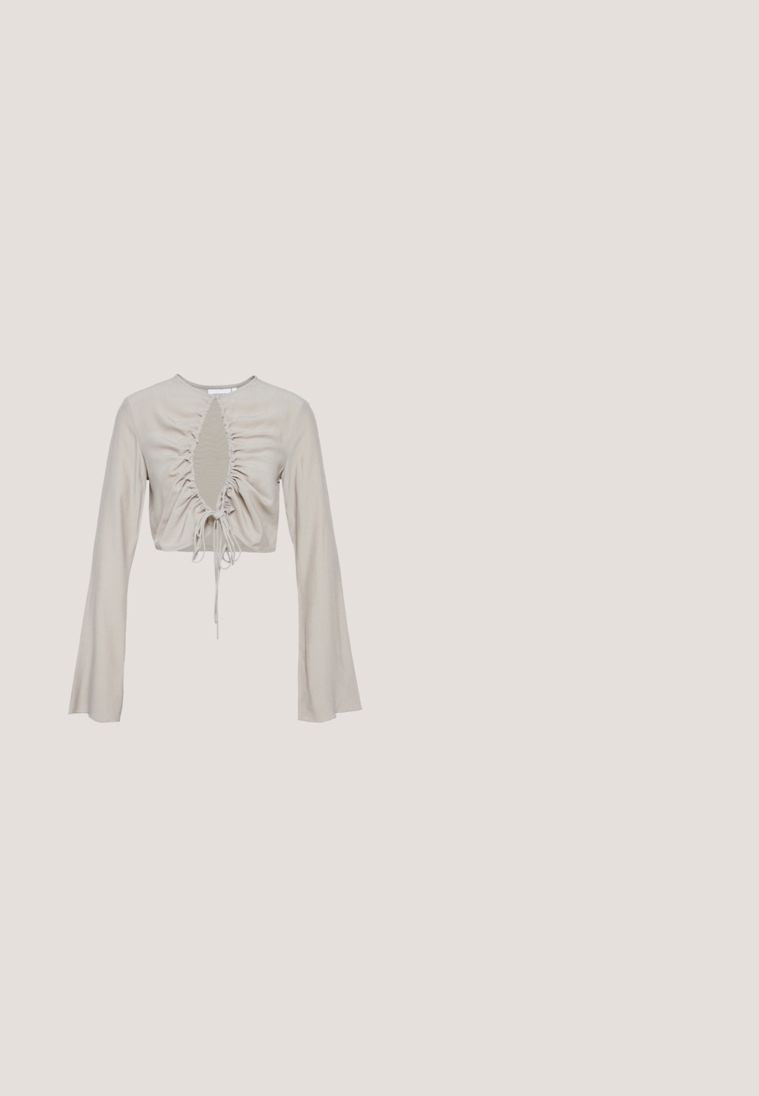 Weekday CASSIE BLOUSE - Blusa - mole; Minifalda negra línea A con cintura alta y una pequeña abertura en el lado delantero derecho.; Botas de imitación de cuero negras hasta la rodilla con un diseño elegante, plataforma gruesa y puntera redonda. Textura suave y detalles de costura mínimos.; Gafas de sol rectangulares negras con lentes oscuros, montura de plástico grueso y patillas anchas. Superficie lisa y diseño anguloso.; Bolso negro de forma redondeada, hecho de material liso. Presenta un asa trenzada y un cierre de cremallera para un almacenamiento seguro.; Pendientes de aro plateados con un diseño delgado y suave; forma ovalada alargada; acabado pulido; presentan un cierre de gancho seguro.