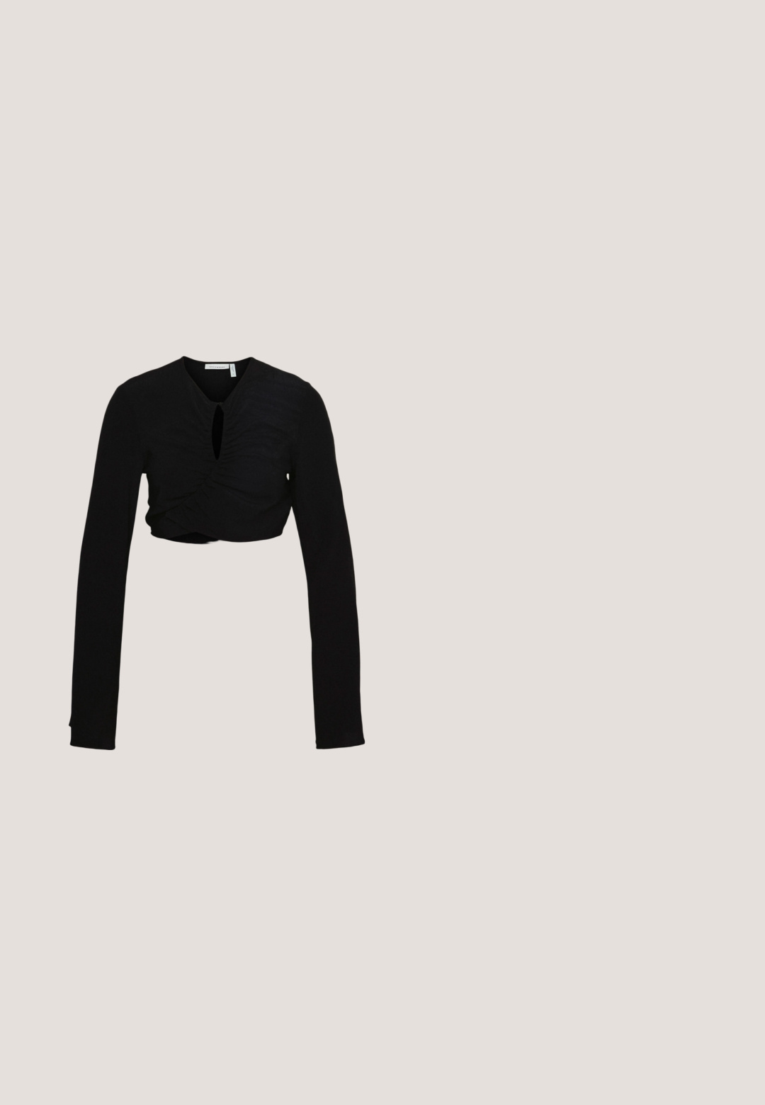 Weekday CASSIE BLOUSE - Bluse - black; Schwarze Jeans mit geradem Bein, Fronttaschen, Gürtelschlaufen und einem Knopfverschluss auf weißem Hintergrund.; RAID ROCCO - Cowboy-/Bikerstiefelette - black; Schwarze, eckige Sonnenbrille mit grauen Gläsern; aus Kunststoff gefertigt, mit dicken Bügeln, die eine glatte Oberfläche und keine sichtbaren Beschläge haben.; Große Silberohrringe mit polierter Metalloberfläche, die ein glattes, kreisförmiges Design und einen sicheren Klappverschluss aufweisen.; Schwarzer Leder Gürtel mit einer glatten Textur und zwei runden silbernen Metallringen als Schnalle. Einfaches, flaches Design.