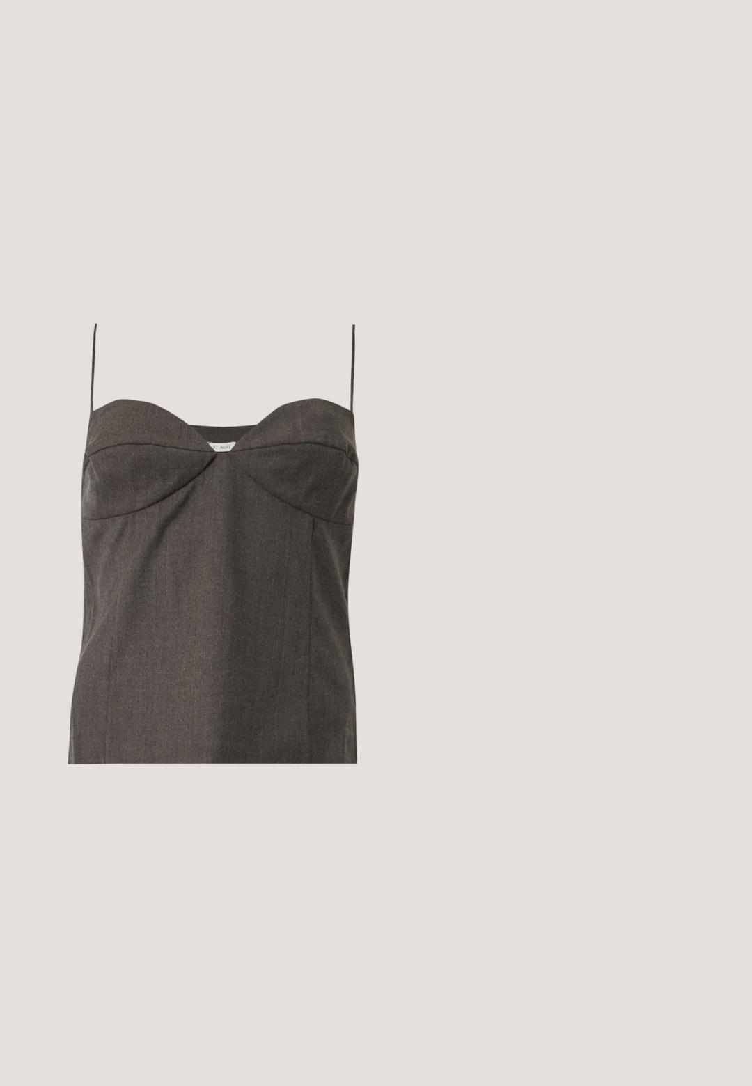 Σκούρο γκρι strapless bustier τοπ με λεπτούς ιμάντες σπαγγέτι και διακριτικές ραφές σε λευκό φόντο.; Παντελόνι σε σκούρο μπλε ναυτικό χρώμα με φαρδιά γραμμή, διαθέτει ελαστική μέση και κορδόνι ρύθμισης. Μία πορτοκαλί λεπτομέρεια διατρέχει το πλαϊνό ραφ.; Καφέ μοτίβο παπούτσι slingback με μυτερή μύτη, μαύρες λεπτομέρειες και χρυσή κάπα στη μύτη. Διαθέτει λεπτό τακούνι και ρυθμιζόμενο λουράκι στον αστράγαλο.; Κρεμ χρωματισμένη τσάντα ώμου Michael Kors με χρυσό λογότυπο, φερμουάρ και ρυθμιζόμενο λουρί σε απλό φόντο.; Ζευγάρι ασημένιων σκουλαρικιών σε σχήμα αλυσίδας με ορθογώνια λογότυπα και πολλές κρεμαστές αλυσίδες σε απλό φόντο.; Καφέ πορτοφόλι με σχέδιο λογότυπου και χρυσά μεταλλικά στοιχεία, με φερμουάρ κλεισίματος. Λείο υφασμάτινο φινίρισμα με ορθογώνιο σχέδιο.