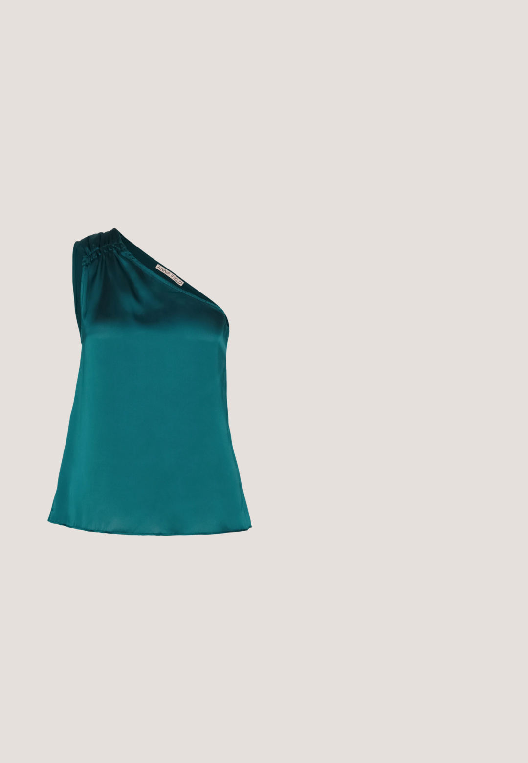 Anna Field by Zalando Top - dark green; falda lápiz negra con fruncido, detalle de lazo y abertura lateral. Hecha de un tejido elástico, con una textura suave y un diseño ajustado.; Sandalia de plataforma negra de tacón alto con una amplia tira en la parte delantera, tira en el tobillo y un tacón ancho. Textura de cuero suave, diseño minimalista.; Anna Field by Zalando Gafas de sol - black; Bolso de cuero negro con parte superior redondeada, mango corto y correa desmontable. Presenta un cierre metálico y una textura suave.; Collar de color dorado con un diseño de cadena retorcida, que presenta un pequeño cierre y una longitud ajustable con una etiqueta.