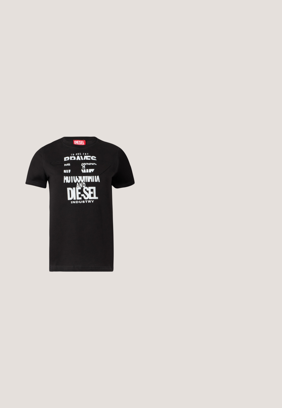 Zwart katoenen T-shirt met een uniek grafisch ontwerp met witte tekst 'BRAVES', gedetailleerde uitsnijding en een rood label bij de hals.; Zwarte slim-fit jeans met voorste knoop, ritssluiting, riemlussen en voor- en achterzakken op een witte achtergrond.; RAID ROCCO - Cowboy-/Bikerlaarsjes - black; Zwarte cat-eye zonnebril met gradient lenzen, kunststof montuur, een gladde textuur en zilveren accentdetails op de armen.; Zilverkleurige oorringen met een gladde, ronde vorm en een gepolijste afwerking. Beide oorbellen zijn van dezelfde grootte en hebben een veilige sluitmechanisme.; Zwarte leren riem met een grote zilveren metalen gesp met ingewikkelde details en decoratieve accenten aan beide uiteinden.