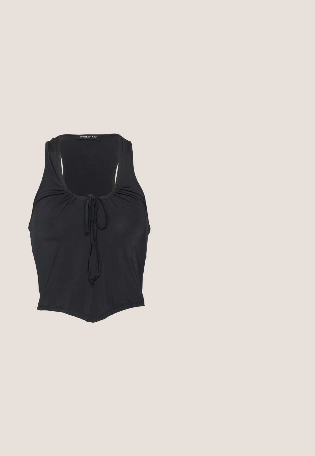 Even&Odd by Zalando Débardeur - black; Weekday SIENNA TROUSER - Pantalon cargo - pink dusty light; Sabot en caoutchouc noir avec des rainures de ventilation, un talon surélevé et une sangle ajustable. Texture lisse et forme arrondie.; Lunettes de soleil noires en forme d'œil de chat avec une finition mate, dotées de verres teintés gris, d'angles aigus et de branches élégantes. Nom de la marque visible sur la branche intérieure.; Sac à main noir avec un extérieur en maille, une poignée tissée et un laçage décoratif. Comprend une bandoulière amovible et des accents en matériel contrastants.; Ceinture en cuir noir avec une grande boucle en métal argenté dotée de détails complexes et d'accents décoratifs à chaque extrémité.