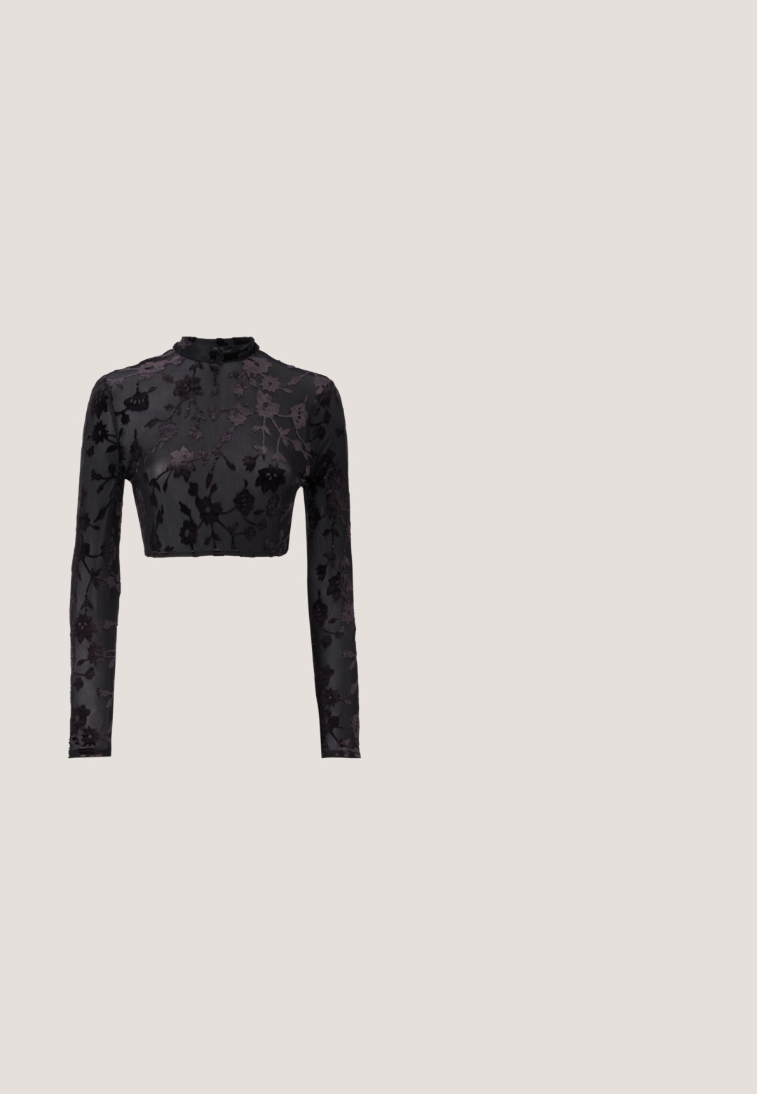 Sort langærmet crop top med høj hals, der har et blomster velourmønster på gennemsigtigt stof, der fremhæver den intrikate detaljering og tekstur.; Sort denim midi-nederdel med frontslids, fem lomme-design og metalknaplukning. Glat tekstur og klassisk lige form.; Sort højhælet sandal med en slank ankelrem og to forreste bånd. Lavet af glat læder med en slank spids tå og stilettohæl.; Sorte katteøje solbriller med mørkegrå linser, slankt plastisk stel, spidse hjørner og lige stænger. Ingen synlig hardware eller dekorationer.; Sort rektangulær skuldertaske med en enkelt justerbar rem og lynlås i toppen på en ensfarvet baggrund.; Guld snoede hoops øreringe med en glat overflade, der har en transparent baggrund og hardware i guldtoner.