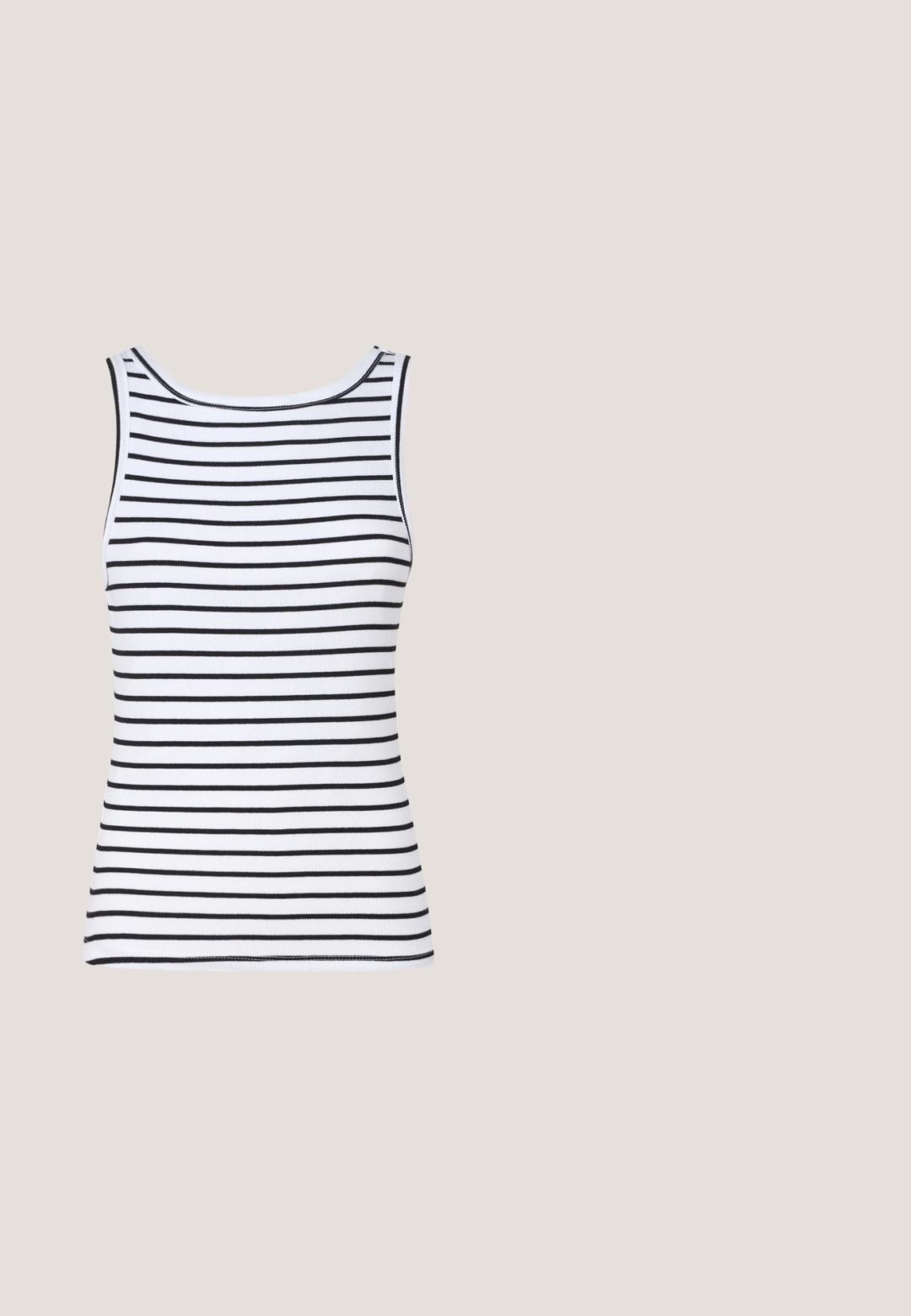 Hvid tanktop med sorte vandrette striber, med en rund halsudskæring, ribbet tekstur og tætsiddende silhuet. Ingen pynt eller accenter.; Højtaljede, lyseblå, vide bukser med knap og lynlås fortil, bæltestropper og fem lomme-stil.; Sorte læder platform sandaler med peep-toe design, ankelrem og en kraftig firkantet hæl. Glat tekstur og minimalistisk stil.; Sorte rektangulære solbriller med mørkt tonede linser, tyk plastramme og brede stænger. Glat overflade og kantet design.; Guldøreringe med en glat, poleret overflade. Rund form, mellemstor, med en sikker lukkemekanisme.; Sort læderbælte med en glat overflade, der har en metal sølv spænde og en tilspidset ende. Enkel, klassisk design.