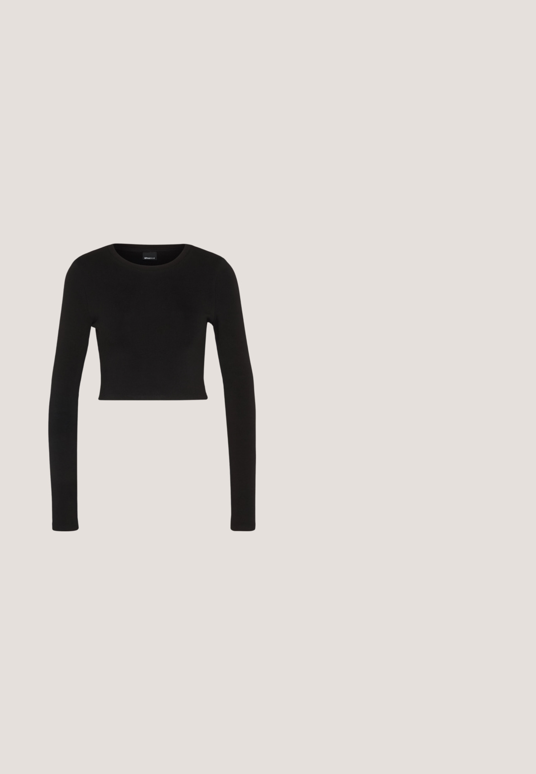 Gina Tricot LONGSLEEVE - Longsleeve - black; Zwart-witte geblokte skaterrok met een strakke tailleband en een uitlopende zoom, gemaakt van textuurstof die een klassiek patroon toont.; Zwarte gepatenteerde leren enkellaarsjes met een dikke rubberen zool, zijrits, gouden oogjes en contrasterende gele stiksels.; Zwarte zonnebril met grijze lenzen, versierd met een rasterpatroon van kleine metalen strass-steentjes langs het montuur. Gladde afwerking, hoekig ontwerp.; Zwarte nylon schoudertas met een gebogen vorm, zilveren kettingaccent, afneembaar mini-zakje en verstelbare schouderband; voorzien van het "Steve Madden" logo.; Zilveren hoop oorbellen hebben een glad, rond ontwerp met een dun profiel en een veilige sluiting. Minimalistische stijl met een gepolijste afwerking.
