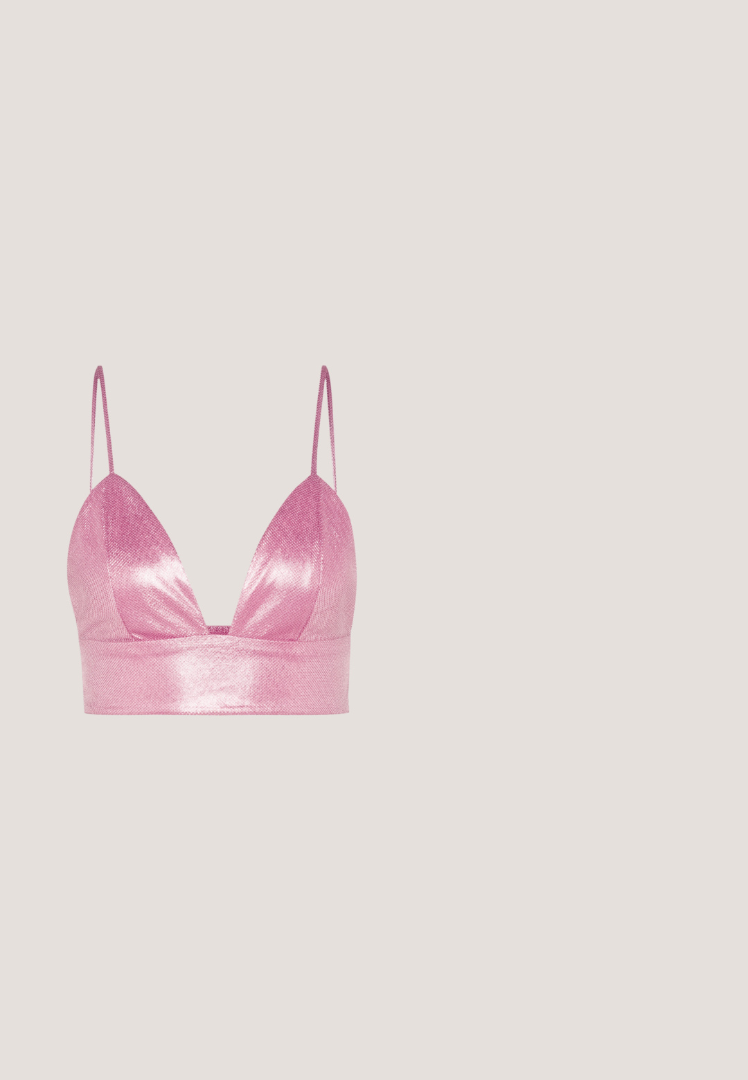 Gina Tricot BRALETTE - Topp - pink; Roosa samet-seelik, millel on laineline äär, stringiga vöökoht ja hõbedased detailid. Sile tekstuur ja juhuslik disain.; Valged paksud vabamaasturi stiilis jalanõud sädelevate roosade paneelidega, paksu tallaga, paeltega ees ja kanna tagumist tõmmetiibikut vidinalisel heledal taustal.; Ovaalsed prillid metallisel hõbedasel raamile, selged läätsed ja tekstuuriga helmedega tempelaktsentidega. Kerge konstruktsioon kaarjate kätega.; Sädelev hall käekott tekstuurse pinnaga, millel on ees suur lipsu aksent ja ahelast rihm. Kompaktne ristkülikukujuline kuju.; Roosad kristallidega kaunistatud kõrvarõngad keerukate kujudega ja metallsete aktsentidega. Kerge disain, millel on filigraanmuster ja postitamise tagused.