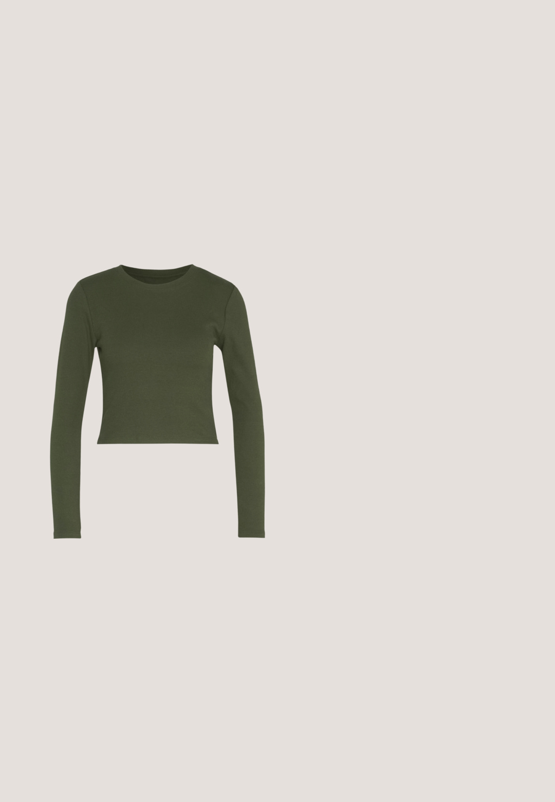 GAP ULTRA CROP RIB TEE - Langærmet T-shirt - khaki; Olivenfarvede cargo bukser med vide ben, to sidelommer og en tætsiddende talje med dobbelt knaplukning. Fremstillet af slidstærkt stof.; Hvide og beige Nike sneakers med en mesh-overdel, tekstureret overflade, sort swoosh og en polstret sål med en skridsikker ydersål.; Even&Odd Solbriller - black; Beige håndtaske med et struktureret mesh-design, en fast form, en håndtag på toppen og en aftagelig rem; har snører detaljer og hardware accenter.; Sølv hoops øreringe med en glat, reflekterende overflade. Rund, stor form med en sikker lås øverst. Den polerede finish fremhæver glansen.