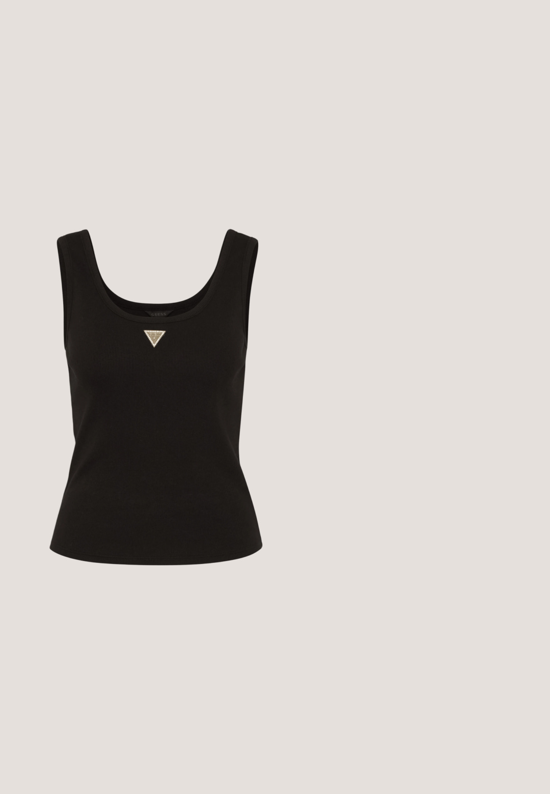 Schwarzes Rippentop mit Rundhalsausschnitt und einem kleinen dreieckigen Logo in silberfarbenen Akzenten auf der Vorderseite. Enganliegendes Design ohne Ärmel.; Schwarze Leggings mit hohem Bund, ausgestattet mit glänzenden Seitenpanelen und scharfen Nahtdetails. Der Stoff ist dehnbar und hat eine glatte Textur.; Even&Odd Plateaustiefel - black; Schwarze rechteckige Sonnenbrillen mit dunklen Gläsern und einem dicken Rahmen. Die Seiten haben ein metallisches Kettendesign mit goldenen Akzenten.; Schwarze patentierte Leder-Schultertasche mit geschwungener Form, ausgestattet mit einem silbernen Dreieckslogo und einem Reißverschluss. Glatte Textur und schmaler Riemen.; Goldene herzförmige Ohrringe mit polierter Oberfläche, geprägt mit dem "GUESS"-Logo und glatter Textur. Einfaches Design, geeignet für verschiedene Anlässe.
