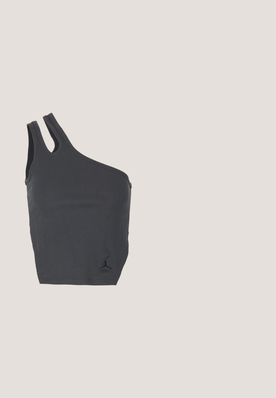 Zwarte geribbelde tanktop met een uniek asymmetrisch ontwerp, met één brede band en één smalle band, inclusief een klein logo aan de zoom.; Zwarte midi-rok met een aansluitende tailleband, voorzien van een doorzichtige onderste paneel. Soepele textuur met een strakke silhoeet en geen zichtbare patronen.; Zilveren leren cowboylaarzen met een spitse neus, gestikte details op de schacht en een gematigde zwarte hak. Gladde en glanzende oppervlakte.; Ovale brillen met een metallic zilveren montuur, heldere glazen en getextureerde kraalaccenten op de tempels. Lichtgewicht ontwerp met gebogen armen.; Hobo tas in lichtgrijs, van zacht materiaal, met een ronde vorm. Gestyled met een zwart langemouwen top en een zwarte leren rok met een split aan de voorkant.; Zilveren ringoorbellen met een kruis- en hartbedel. Glad, glanzend oppervlak met een gepolijste afwerking. Elke bedel hangt aan een veilige lus.