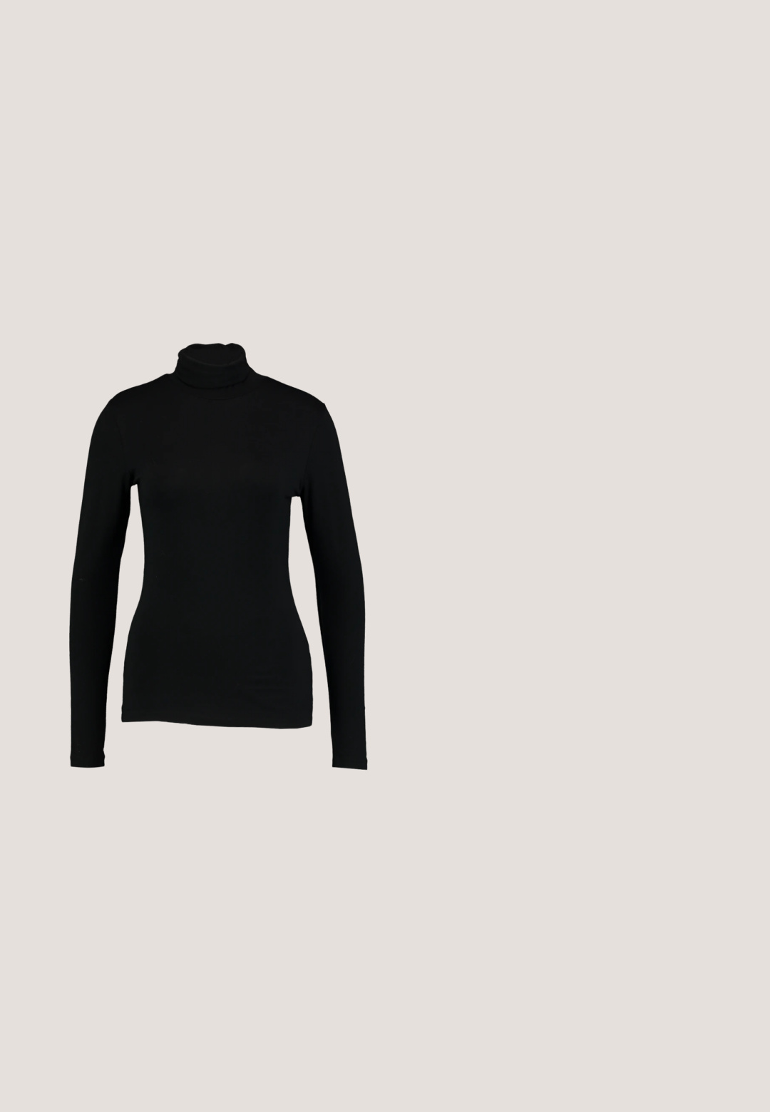 Sort langærmet turtleneck top lavet af glat stof, med et tætsiddende design og høj hals, velegnet til lag-på-lag brug eller som en selvstændig beklædningsgenstand.; Sort A-formet satin nederdel med glat tekstur og flydende kant, knælængde, vist på hvid baggrund.; Steve Madden MILANO - Højhælede sandaletter / Højhælede sandaler - black; Sorte katteøje solbriller med mørkegrå linser, slankt plastisk stel, spidse hjørner og lige stænger. Ingen synlig hardware eller dekorationer.; Sort struktureret håndtaske lavet af læder med et topgreb, aftagelig skulderrem og detalje med frontklap. Guldhardware accenter.; Snoede sølv hoop øreringe med en glat finish og post-back lukning, der viser et moderne, sammenflettet design.