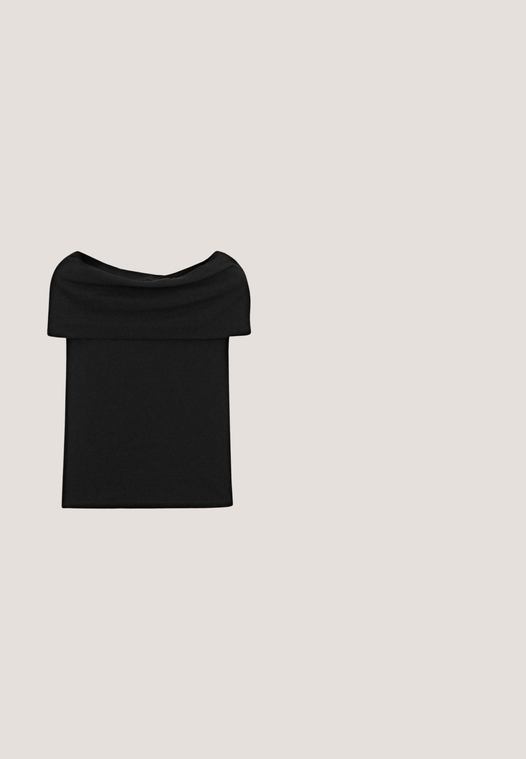 Sort off-shoulder top med foldet halsudskæring, lige snit, lavet af glat stof, vist fladt mod en hvid baggrund.; Sorte højtaljede bukser med brede ben og for- søm detaljer, lavet af et glat stof.; Sorte læderslingback-sko med spids tå, beskeden blokhæl og justerbart spændebånd. Glat tekstur og strømlinet design.; Sorte rektangulære solbriller med tykke stel og gradient mørke linser, der har et lille rektangulært logo på stangen.; Sort læder rektangulær håndtaske med håndtag øverst, justerbar skulderrem og sølvfarvet mærkeplade på frontklappen.; Halskæde med en blanding af sorte, grå og blå perler med guld accenter. Inkluderer en lås og en kædeforlænger for justerbar længde.