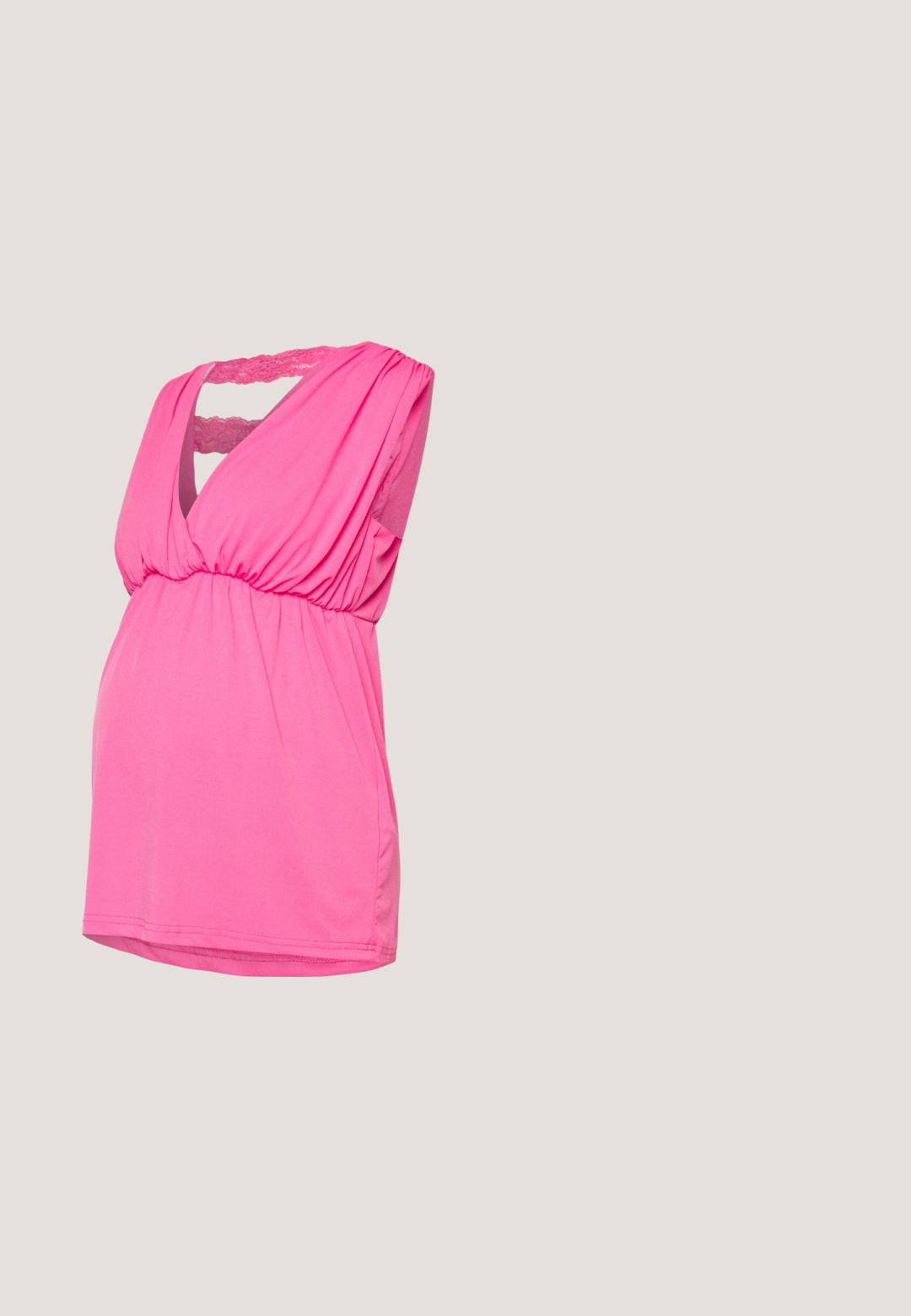 MAMALICIOUS MLZORINA TESS TOP - Μπλούζα - sangria sunset; Ανοιχτό μπλε τζιν εγκυμοσύνης με ελαστική, σκούρα μπλε πανέλα στην κοιλιά, σχεδιασμένα για άνεση και υποστήριξη κατά τη διάρκεια της εγκυμοσύνης.; Μπεζ πάνινα sneakers με τρεις ιμάντες Velcro, υφή στην επάνω πλευρά και λευκή καουτσούκ σόλα; στρογγυλή μύτη και διακριτές ραβδώσεις στα πλάγια.; Μαύρα γυαλιά ηλίου cat-eye με διαυγή φακούς, λεπτές ροζ χρυσές μεταλλικές λεπτομέρειες και λείες μαύρες πλαστικές κόκκινες. Κομψός σχεδιασμός και κυρτοί βραχίονες.; Μπεζ υφασμάτινη τσάντα ώμου με μακριές λαβές και μια μικρή ορθογώνια ετικέτα που γράφει «LA MAISON AMV» με κόκκινο και μαύρο κείμενο.; Ασημί γραμμικά σκουλαρίκια με μικρούς διαυγείς κρυστάλλους σε κατακόρυφη σειρά, που αναδεικνύουν τον κομψό και μινιμαλιστικό σχεδιασμό τους.