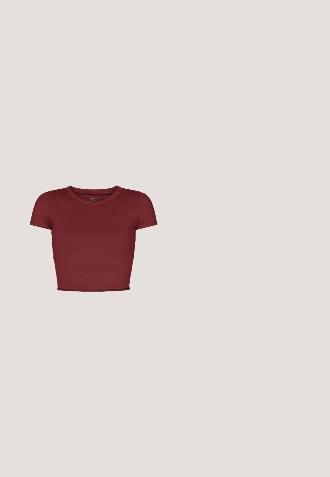 Burgundy, lyhythihainen crop-top, joka on valmistettu sileästä kankaasta ja jossa on pyöreä pääntie. Minimalistinen muotoilu, ei näkyviä logoja tai kuvioita.; Tiukasti istuvat, korkeavyötäröiset leggingsit hillityssä ruusunpunaisen sävyssä. Valmistettu sileästä, joustavasta kankaasta, jossa sivutasku ja vähäiset ompeleen yksityiskohdat.; Valkoiset urheilujalkineet, joissa on verkko- ja synteettisiä materiaaleja, harmaalla logolla, tekstuuripohjalla ja vaaleanruskeilla yksityiskohdilla, yhdistettynä tummaan housuun.; Mustat aurinkolasit, joissa on pyöreät linssit, kiiltävä muovikehys ja kullanvärinen "QUAY"-logo sivussa. Varustettu tummilla tummennetuilla linsseillä.; Ruskea, kuunsirpin muotoinen käsilaukku, jossa on pehmustettu kahva, mustaa tekstuuripintaa kummallakin sivulla ja vetoketjusuljin.; Hopeinen rannekoru, jossa on perhospainatus ja rhinestoneita, säädettävä ketju liukuklipillä ja sileä, kiiltävä pinta.