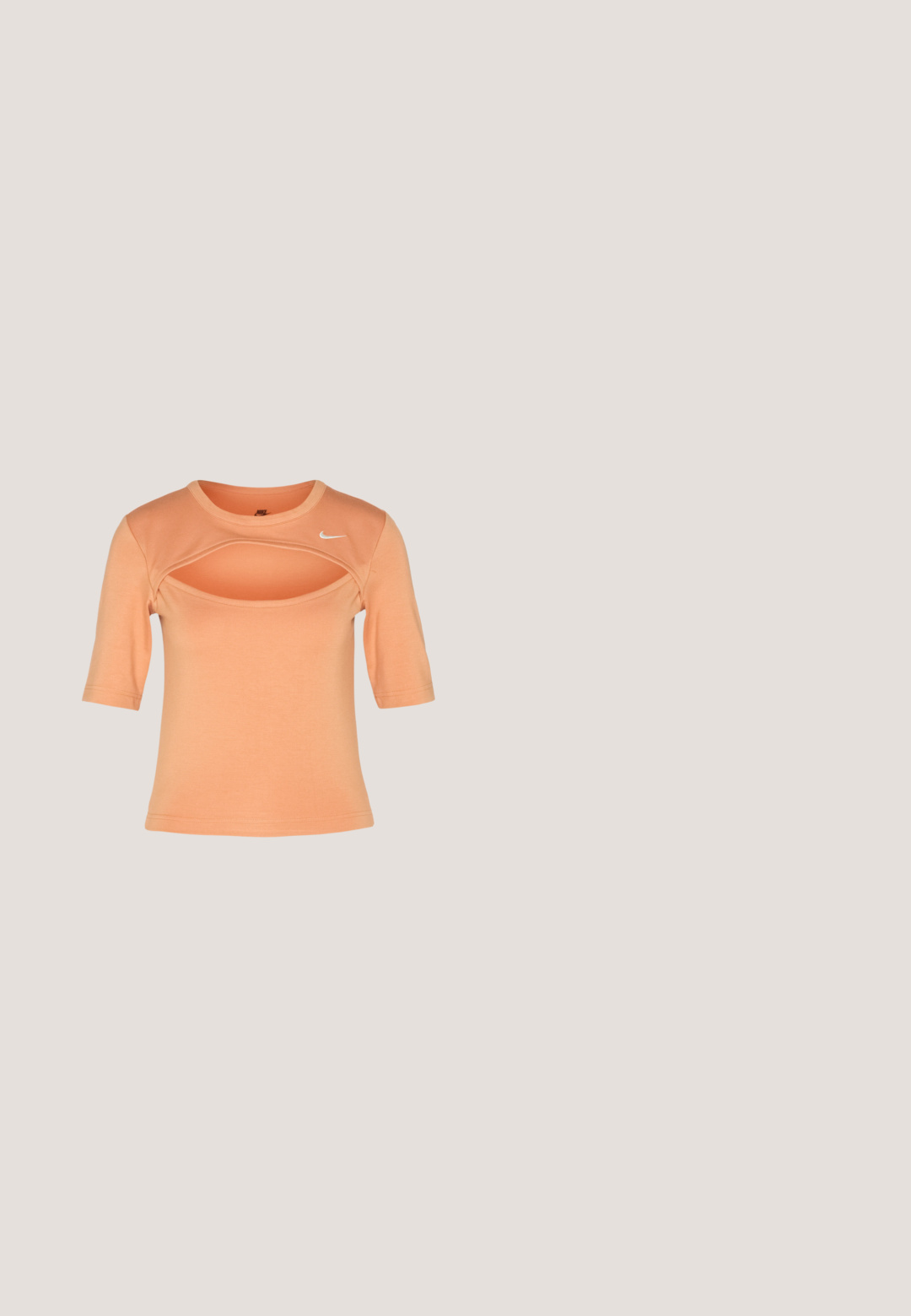 Nike Sportswear CUTOUT - T-shirt print - amber brown/sail; Zwarte broeken met een gladde textuur, recht gesneden ontwerp en een taille met riem. Heeft een eenvoudige, klassieke silhouet zonder extra patronen.; Grijze mesh hardloopschoen met een opvallende roze en gele swoosh, zwarte accenten en een gestructureerde rubberen zool. Kenmerkt zich door een verstevigde neus en een gevoerde kraag.; Zwarte rechthoekige zonnebril met donkere lenzen en dikke matte monturen. De zijstukken zijn licht taps toelopend met een gladde textuur.; Zwarte nylon schoudertas met een gebogen vorm, zilveren kettingaccent, afneembaar mini-zakje en verstelbare schouderband; voorzien van het "Steve Madden" logo.; Zilverkleurige oorringen met een gladde, ronde vorm en een gepolijste afwerking. Beide oorbellen zijn van dezelfde grootte en hebben een veilige sluitmechanisme.