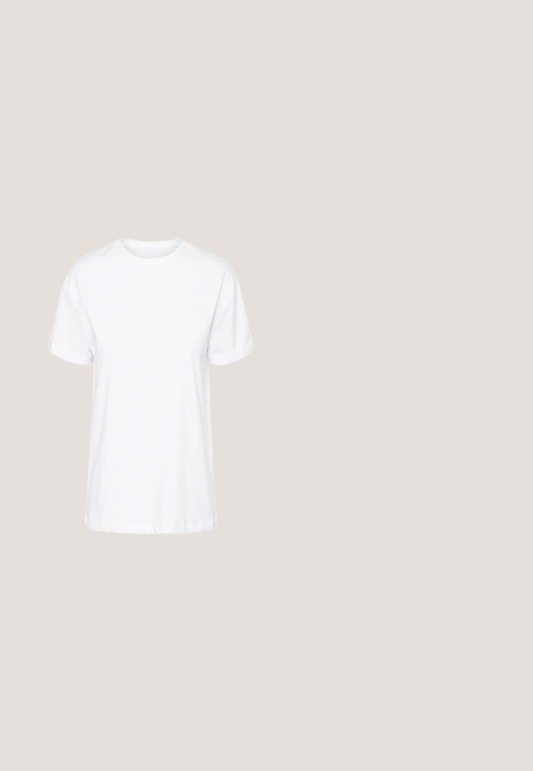 Weißes Baumwoll-T-Shirt mit kurzen Ärmeln, Rundhalsausschnitt und legerem Schnitt, mit glatter Textur und ohne sichtbare Muster.; Envii KATRINE PANTS - Stoffhose - mottled blue; Weiße Sport Sneakers mit einem glatten Lederobermaterial, ausgestattet mit einer strukturierten Gummisohle, metallischen Ösen und einem kontrastierenden Logo an der Seite.; Ein Paar rechteckige Sonnenbrillen mit lichtblauen, halbtransparenten Rahmen und dunkelgrauen Gläsern, ausgestattet mit geraden Bügeln und minimalen Hardware-Details.; Weiße Kunstleder-Handtasche mit einer strukturierten dreieckigen Form, einem verstellbaren Einzelgurt und einem Klappenverschluss mit geschwungenen Akzenten.; Silberne Creolen mit minimalistischem Design. Rundform, glatte Oberfläche und dünnes Profil. Leichtgewichtig mit hochglänzender Oberfläche.