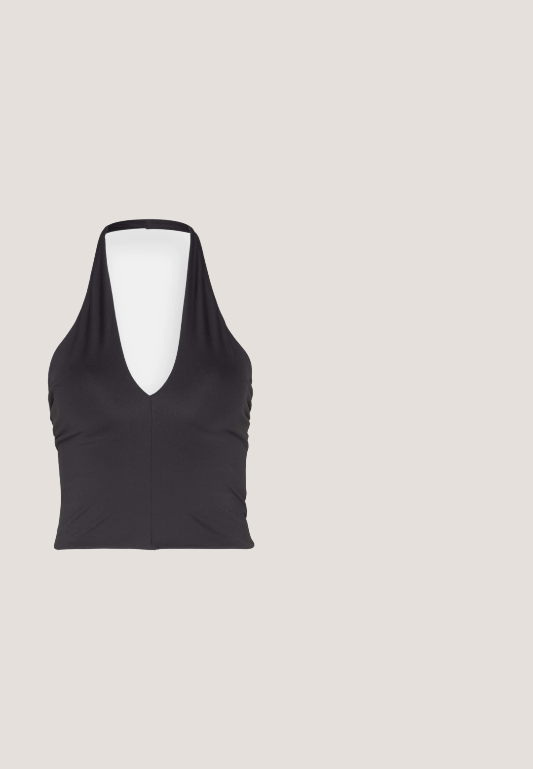 ONLY ONLEA HALTERNECK - Top - black; Čierne legíny s trojuholníkovými výrezmi ozdobenými čiernou čipkou po stranách, vyrobené z elastického materiálu s priliehavým strihom.; Čierne klinové sandále s viacerými tenkými popruhmi, nastaviteľnou prackou okolo členka, textúrovaným povrchom a zaobleným tvarom podpätku.; Čierne obdlžnikové slnečné okuliare s tmavými tónovanými sklami, hrubým plastovým rámom a širokými časťami na spánkoch. Hladký povrch a ostrý dizajn.; Čierna syntetická kabelka s zakriveným tvarom, strieborným reťazovým popruhom, zipsovým uzáverom a embosovaným logom značky na prednej strane. Hladký povrch.; Strieborné kruhové náušnice s minimalistickým dizajnom. Cirkulárny tvar, hladký povrch a tenký profil. Ľahké s lesklým povrchom.