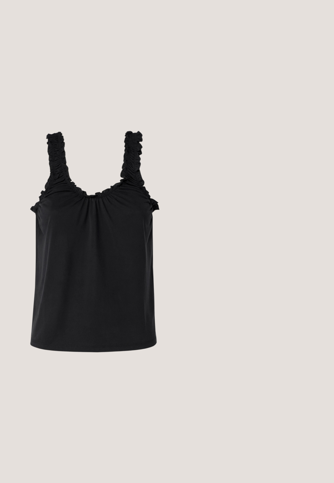 Sort tanktop med rynkede skulderremme, samlet buste og løs pasform. Fremstillet af glat stof med et ensartet design.; Sorte vide bukser med et mønster af cremefarvede blomster. Lavet af letvægtsstof, som har en glat tekstur og en høj talje.; Sorte slidssandaler med bred rem, flad sål og minimalistisk design. Materialet virker glat med en mat finish.; Brune skildpadde solbriller med en vintage katteøje-form og brune linser. Har buede arme med røde detaljer.; Sort blød stofhåndtaske med samlet top og cirkulære polstrede håndtag bundet med knuder på hver side.; Sølvøreringe i form af hoops med en glat, blank finish. Cirkulær form, der har en sikker lås. Simpelt og elegant design.