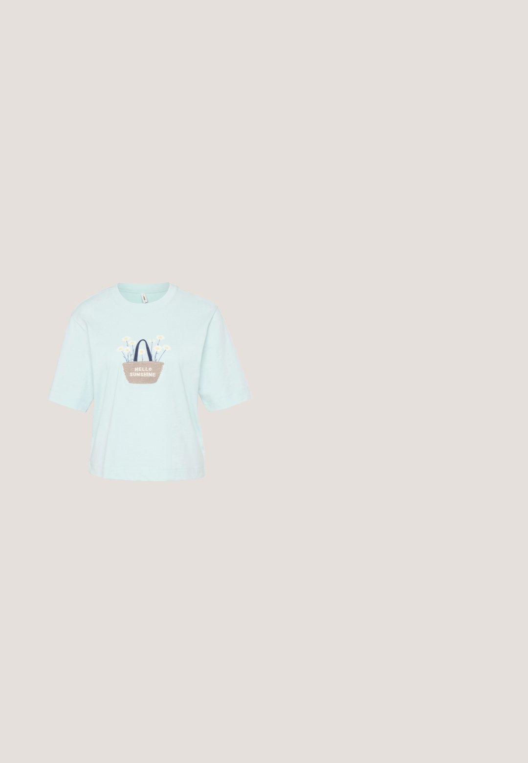 Lyseblå kortærmet T-shirt med broderet kurvdesign med blomster og teksten "HELLO SUNSHINE." Lavet af bomuldsstof, løs pasform.; Blå flared jeans lavet af denim, med et højt talje-design, dobbeltknaplukning og syede detaljer ved knæene.; Sorte læder Mary Jane sko med firkantet tå, en sølv spænde accent og en chunky lav hæl, sat mod en glansfuld sølv baggrund.; Et par rektangulære solbriller med lyseblå gennemsigtige stel og mørkegrå linser, der har lige templer og minimale hardware detaljer.; Polstret grøn skuldertaske med blød tekstur, rektangulær form, enkelt strop og lynlås i guldtoner. Har et quiltet mønster.; Sølv hoop øreringe med et kors og hjerte charm. Glat, skinnende tekstur med en poleret finish. Hver charm hænger fra en sikker løkke.