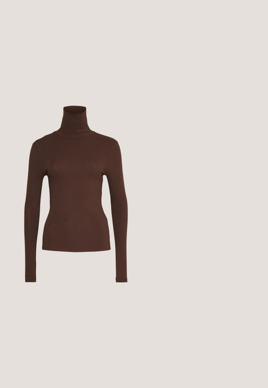 Pieces PCKITTE ROLLNECK - Longsleeve - chicory coffee; Anna Field Tall by Zalando Broek - brown; Zwarte enkellaarsjes van glanzend materiaal met een vierkante neus en taps toelopende hak, afgezet tegen een glanzende zilveren gecapitonneerde achtergrond.; Bruine tote bag gemaakt van glad materiaal, met een grote voorkantzak, twee handvatten en een vereenvoudigd, gestructureerd ontwerp.; Gouden studs met een gladde, gepolijste afwerking, in een abstracte, druppelvorm. Eenvoudige metalen achterzijde voor bevestiging.; Bruine leren riem met een glanzende gouden gesp en twee leren lussen. Gladde textuur, plat ontwerp en afgeronde uiteinden.