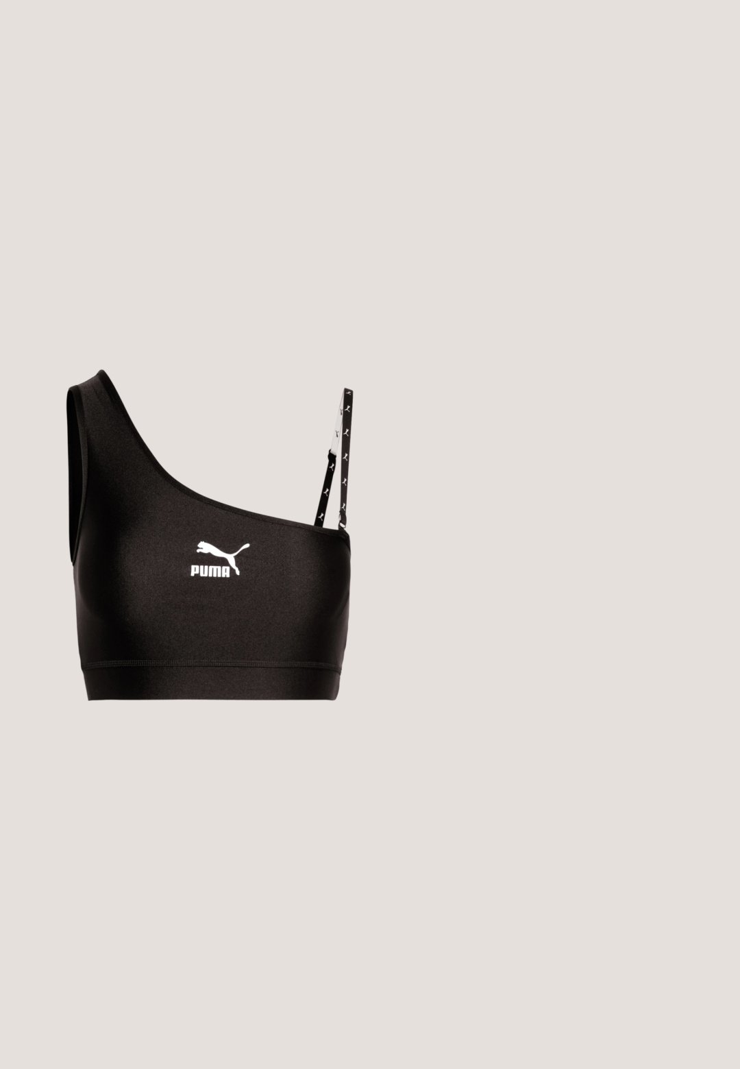 Sort sports-bh med én skulderstrop, med et hvidt Puma-logo. Glat, strækbart materiale med et elegant design og kontrastdetaljer på stropperne.; Noisy May NMCELESTE CHAIN DETAILS SKRIT - Mini skirts  - black; Hvid Puma platform-sneaker med sort stribe og gyldent logo, svævende over en betonbænk i udendørs omgivelser.; Sorte solbriller med rektangulært stel, mørke linser, glat plastmateriale og en metalaccent på templet.; Sort stof skuldertaske med et snoet håndtag, en aftagelig rem og en lynlåslukning i toppen. Glat tekstur og minimalistisk design.; Sølvøreringe med et minimalistisk design. Cirkulær form, glat tekstur og tynd profil. Letvægtige med en poleret overflade.