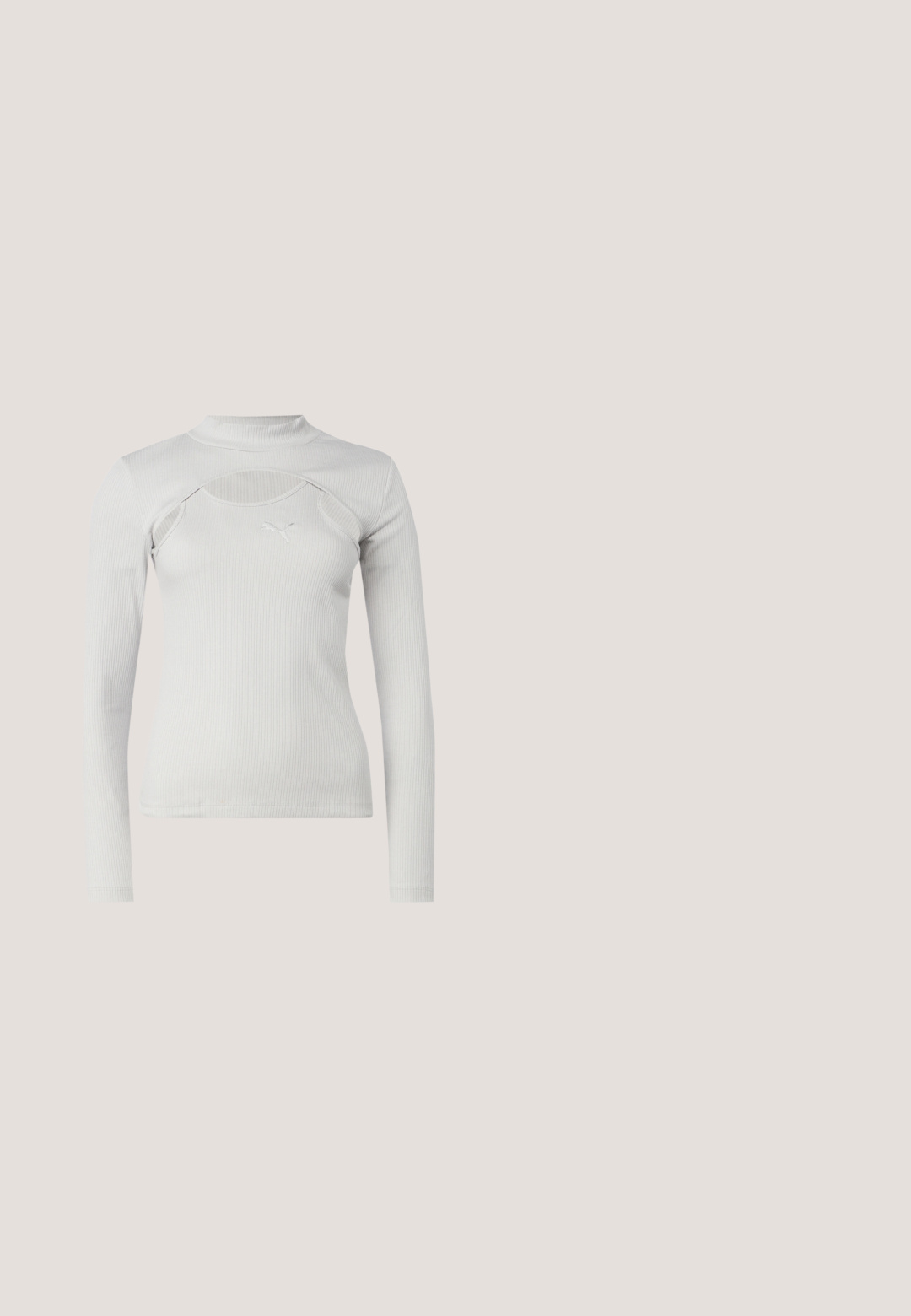Helehallid pika varrukaga topp ribatekstuuriga, voodriga krae, lõikeloogikaga ja rinnal väikese broderi logoga.; Keskmise sinise denimpadiotega seelik sirge lõike ja külgsihiga. Omab klassikalist viie tasku disaini ja vöökohati, nähtava õmblusega.; Valged kanvas tennisikud kummitaldadega, kuue silmaga, ümmarguse varbaga ja kergete tikandite detailidega, koos valgete pahkluusokkidega.; Kaks ümmargust päikeseprilli, millel on helesinised poolläbipaistvad raamid ja tumehallid objektiivid, sirged tempud ja minimaalsete detailidega riistvara.; Valge kunstnahast käekott, millel on struktureeritud kolmnurkne kuju, üks reguleeritav rihm ja kõverjooneline klapp.; Kullatud tooni rõngas kõrvarõngad, millel on sile, ümar kuju ja poleeritud pind. Tagaküljel on oranžid aktsendid, mis tagavad kindla kinnituse.