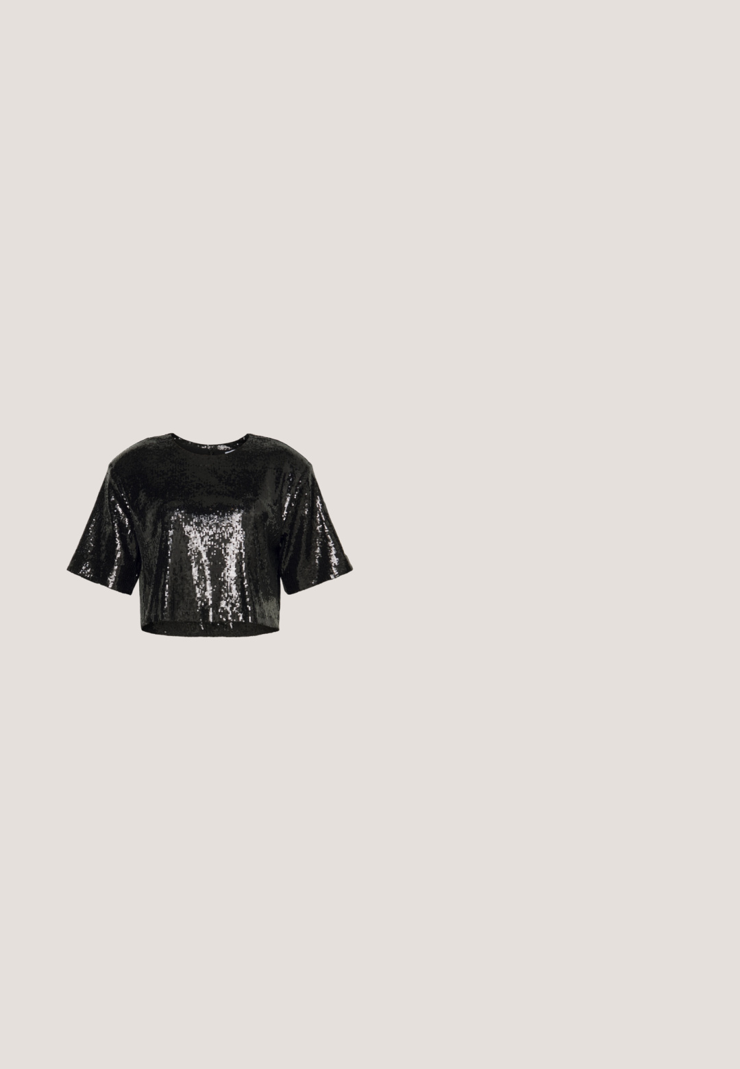 Sort croppet top med korte ærmer, dækket af palietter, med rund halsudskæring og en skinnende, tekstureret overflade.; 2nd Day EDITION OZARK SEQUINS FLASH - Shorts - silver; Svarte knæhøje støvler med en glat læderforan og en tekstureret stofbag, med en kraftig sål med hak og en strop til nem påtagning.; Sorte, oversized solbriller med en blank finish, gradient linser og rund rektangulær form; har logo på siden.; Sølvmetallic håndtaske med en glat, buet overflade, der har en kæde-strop og et sikkert spænde. Kompakt form og reflekterende finish.; Sølvøreringe med en række af rektangulære klare sten, sat i en lige linje med en poleret finish.