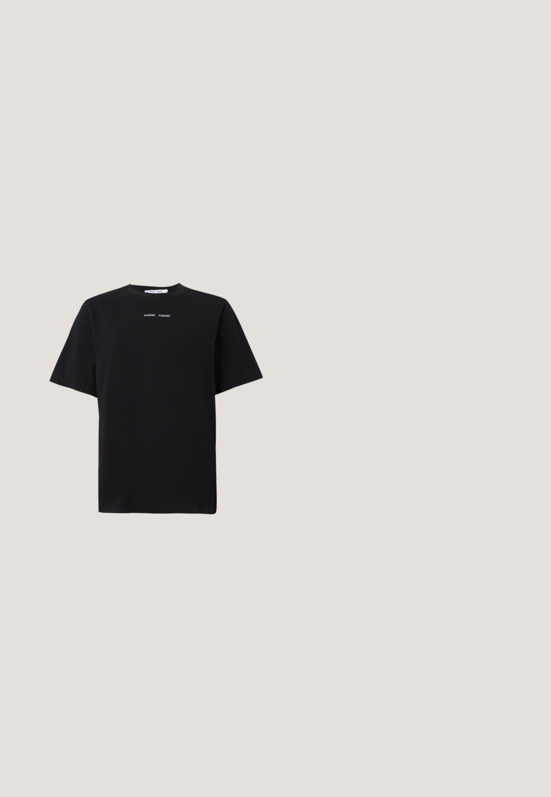 T-shirt noir à manches courtes en coton, avec un col rond et deux petits logos blancs centrés à l'avant. Texture lisse.; Pantalons en lin noirs avec une coupe décontractée, dotés d'une taille élastique et d'un cordon de serrage réglable. Texture lisse et design à jambes larges.; Bottine noire en cuir brillant, au design épuré, avec un bout pointu et un petit talon bloc pour plus de stabilité.; Lunettes de soleil hexagonales noires avec des verres dégradés, dotées d'une finition brillante et d'un marquage subtil sur la branche. Construction en plastique durable.; Vero Moda VMLANE  - Cabas - chocolate torte; Boucles d'oreilles en métal argenté avec un design texturé, dotées d'un petit fermoir et d'une marque sur une des hoops. Forme arrondie avec une finition polie.