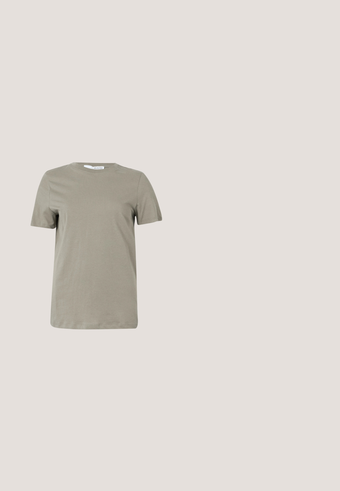 Camiseta de manga corta en color caqui, confeccionada en una tela suave. Cuello redondo; dobladillo recto. Diseño minimalista sin patrones o acentos visibles.; Jeans de mezclilla negros con un corte entallado, diseño de cinco bolsillos, costuras visibles y cierre frontal con botón. Textura suave con ligero estiramiento.; Selected ASHLEY - Mules de tacón - black; Gafas de sol de carey marrón con una forma vintage de ojo de gato y lentes marrones. Presentan brazos curvados con acentos rojos.; Bolso de mano de ante negro con dos correas de cuero largas y planas. Presenta un borde superior curvado y costuras visibles en la parte frontal. Sin acentos de metal.; Pendientes de aro retorcidos en oro con una superficie lisa, que cuentan con un respaldo transparente y herrajes en tono dorado.