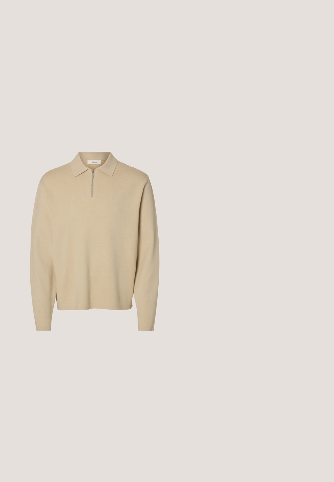 Beige trui met lange mouwen, een kraag en een korte ritssluiting aan de voorkant, getoond op een witte achtergrond.; Beige op maat gemaakte herenhose met riemlusjes, een knoop aan de voorkant en een ritssluiting, afgebeeld op een witte achtergrond.; Bruine leren herenschoenen met dubbele monniksriem en zilveren gespen, puntige neus en lage zwarte hak op neutrale achtergrond.; Vierkante zonnebloemen met schildpadmotief, bruine lenzen en dunne gouden metalen randaccenten, gepresenteerd op een wit oppervlak.; Bruine gestreepte stropdas van soepele stof, met een smalle breedte en een puntige punt, geschikt voor formele gelegenheden.; Bruine leren riem met een zilveren rechthoekige gesp, met subtiele stikdetails en een gladde textuur.